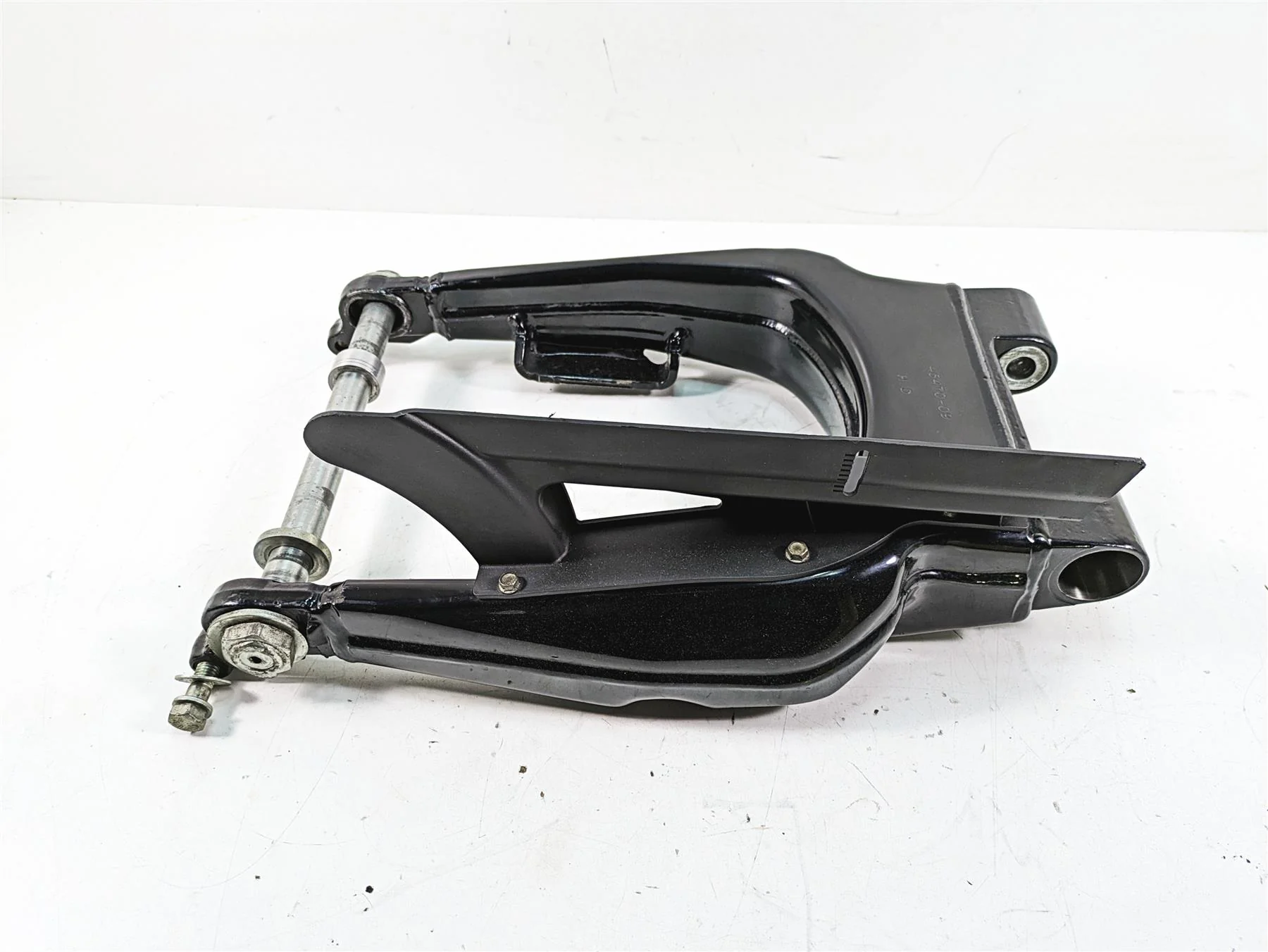 2011 Harley Touring FLHR Road King Swingarm Swing Arm 25mm Axle 47549-09A - Image 5