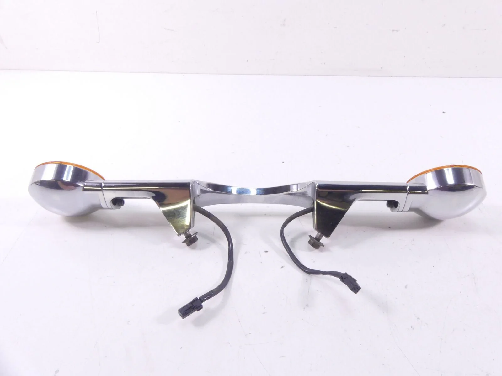 2011 Harley Touring FLHRC Road King Rear Blinker Turn Signal Bar 68510-74C - Image 2
