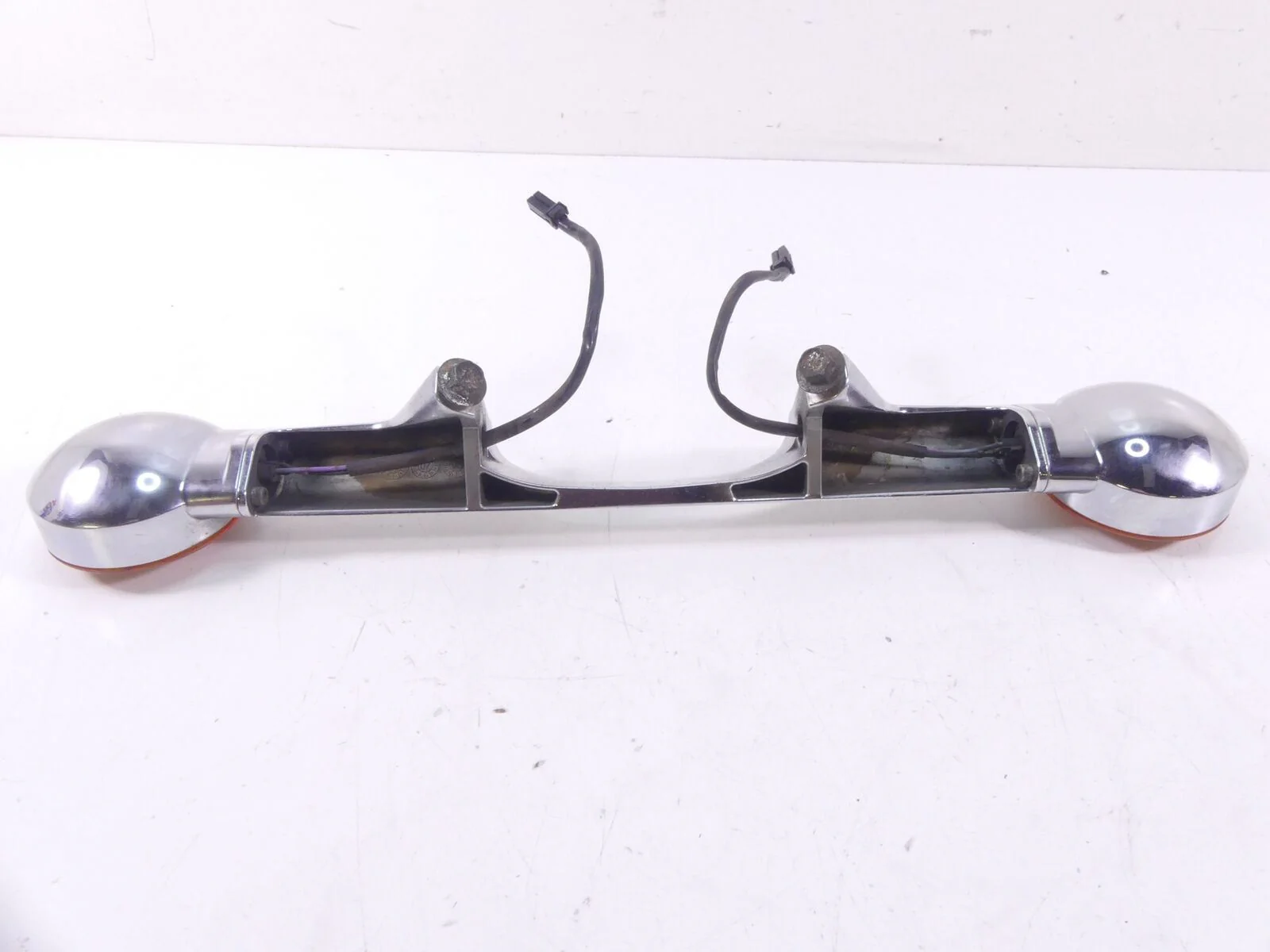 2011 Harley Touring FLHRC Road King Rear Blinker Turn Signal Bar 68510-74C - Image 6