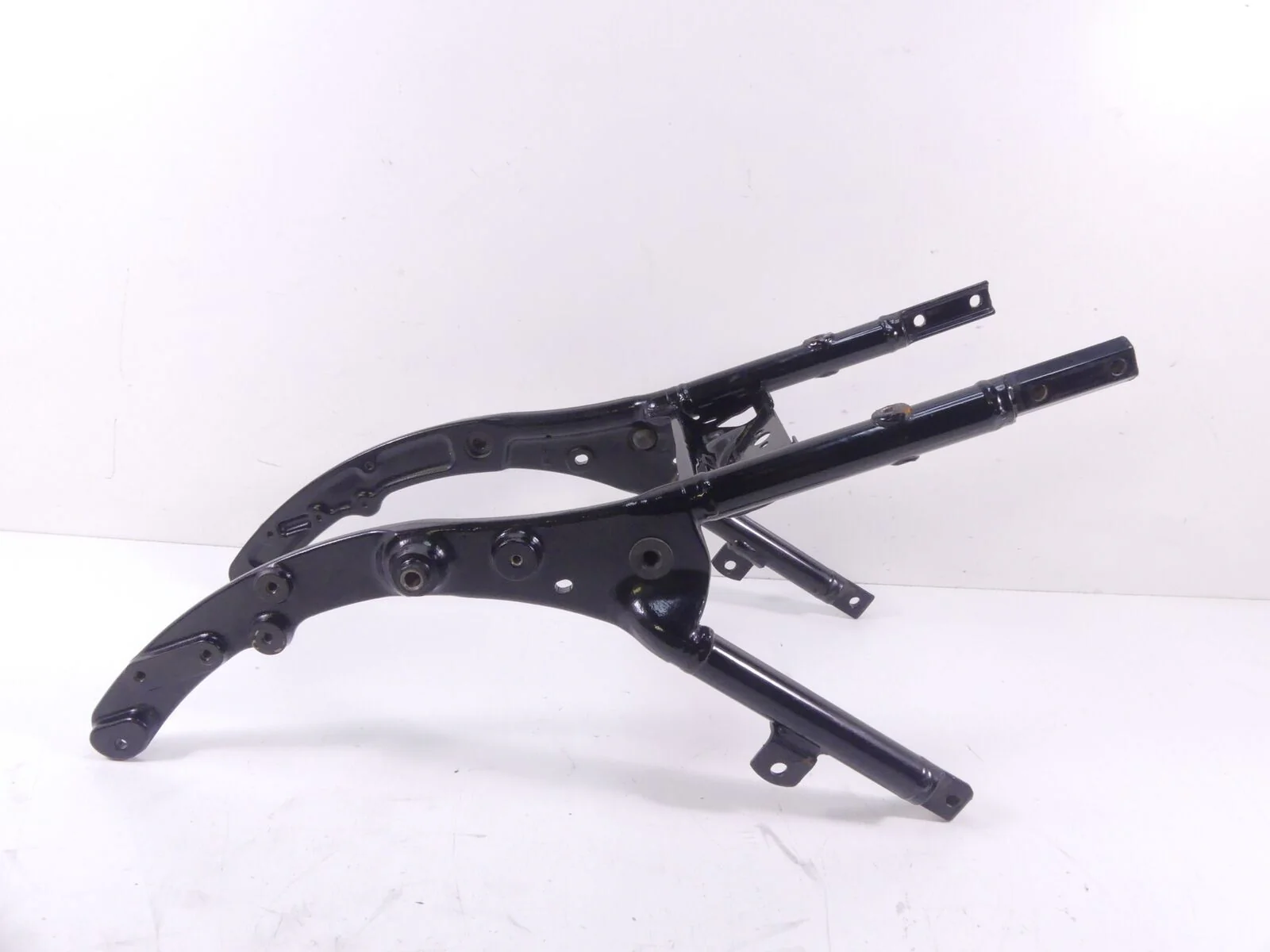 2011 Harley Touring FLHRC Road King Straight Rear Subframe Sub Frame 48079-09BHP - Image 2