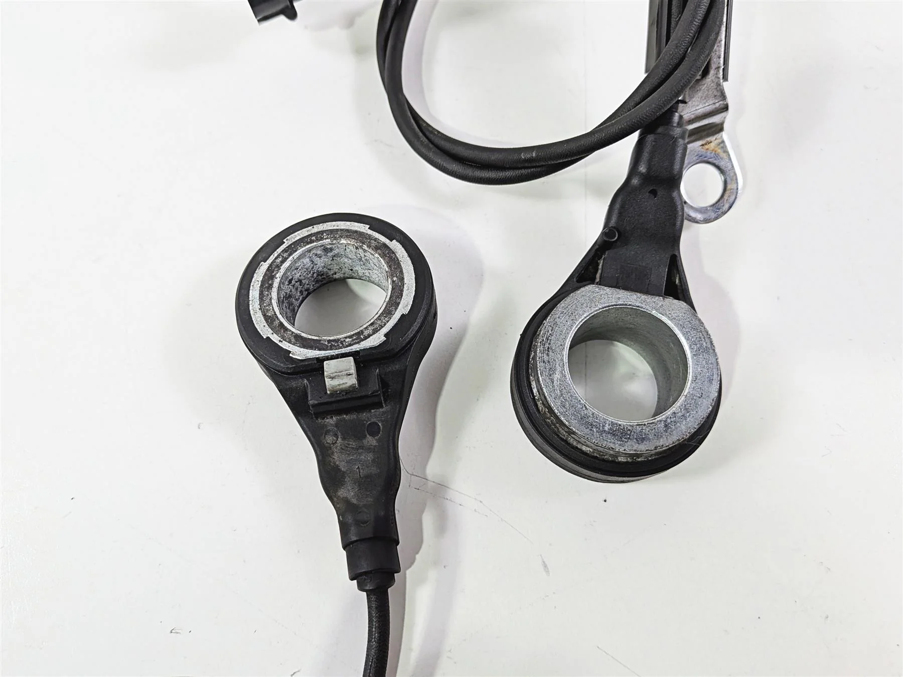 2011 Harley Touring FLHTCU CVO Electra Glide Abs Wheel Sensor Set 40614-08 - Image 8