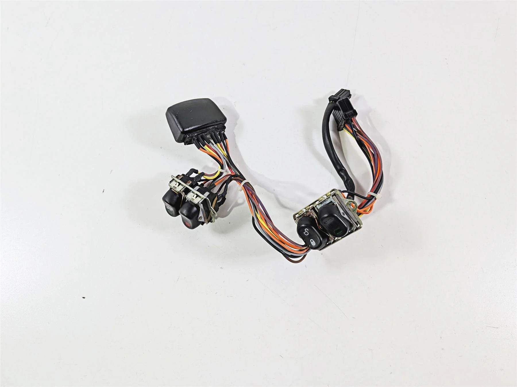 2011 Harley Touring FLHTCU CVO Electra Glide Auxiliary Switch Set 70290-07 - Image 6
