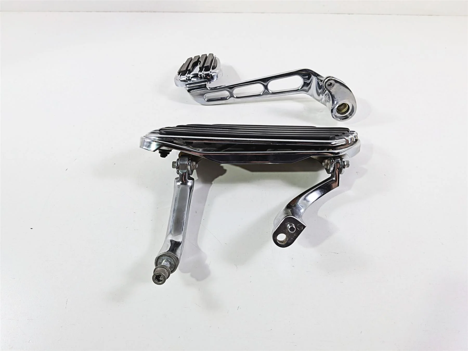 2011 Harley Touring FLHTCU CVO Electra Glide Floorboard Brake Pedal Set 51499-09 - Image 3