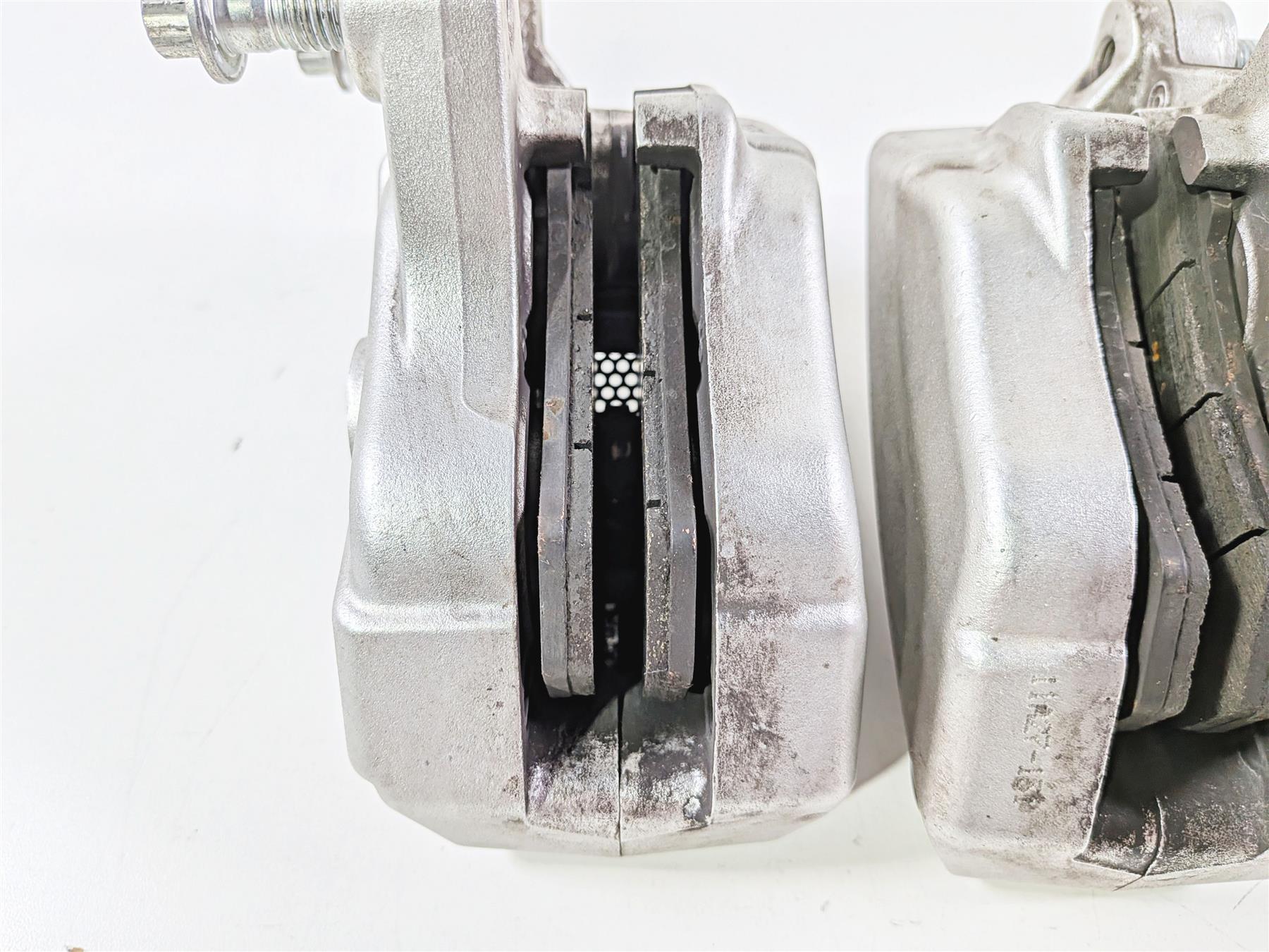 2011 Harley Touring FLHTCU CVO Electra Glide Front Brake Caliper Set 42938-08 - Image 10