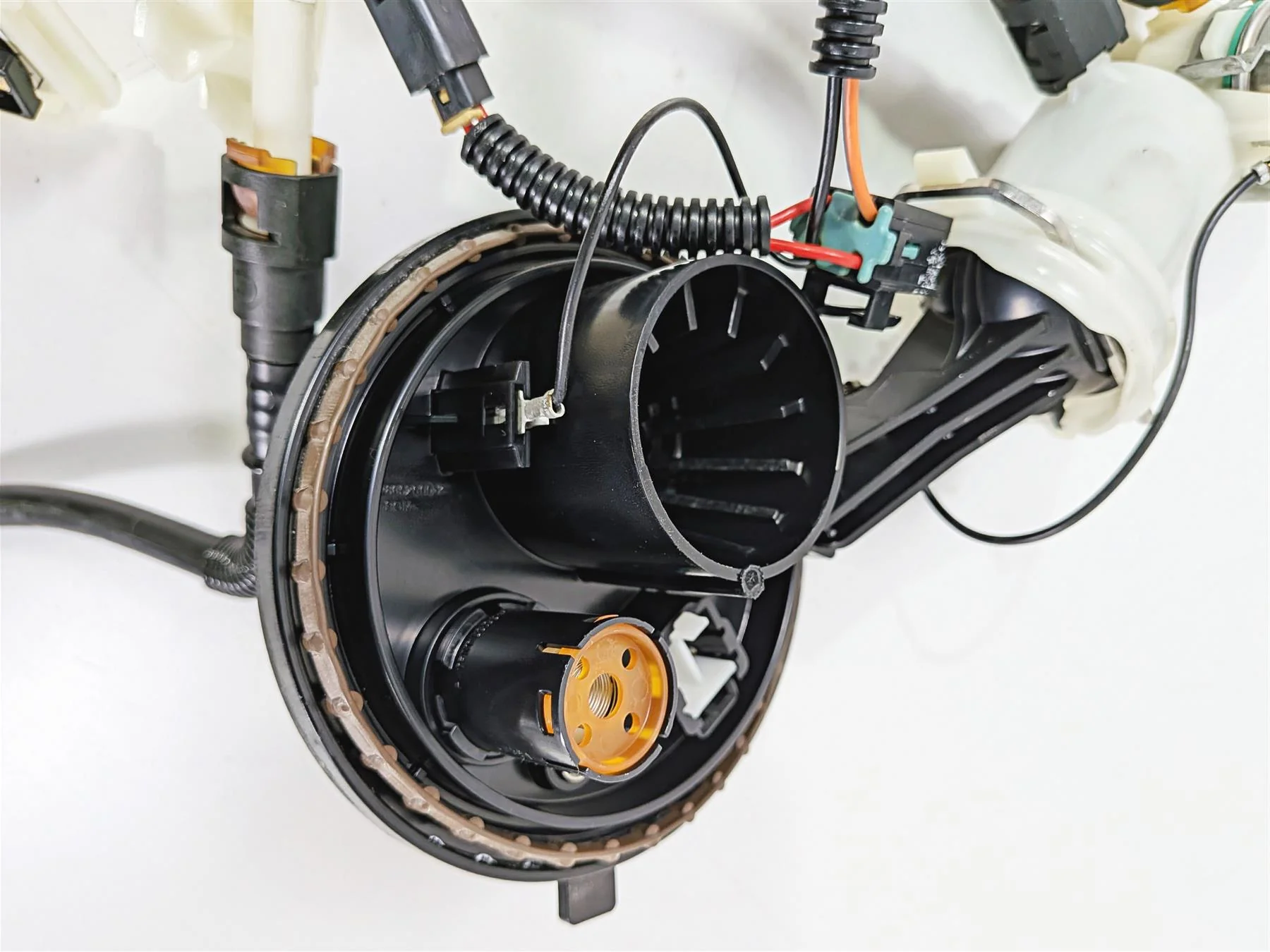 2011 Harley Touring FLHTCU CVO Electra Glide Fuel Gas Petrol Pump 75069-08C - Image 10