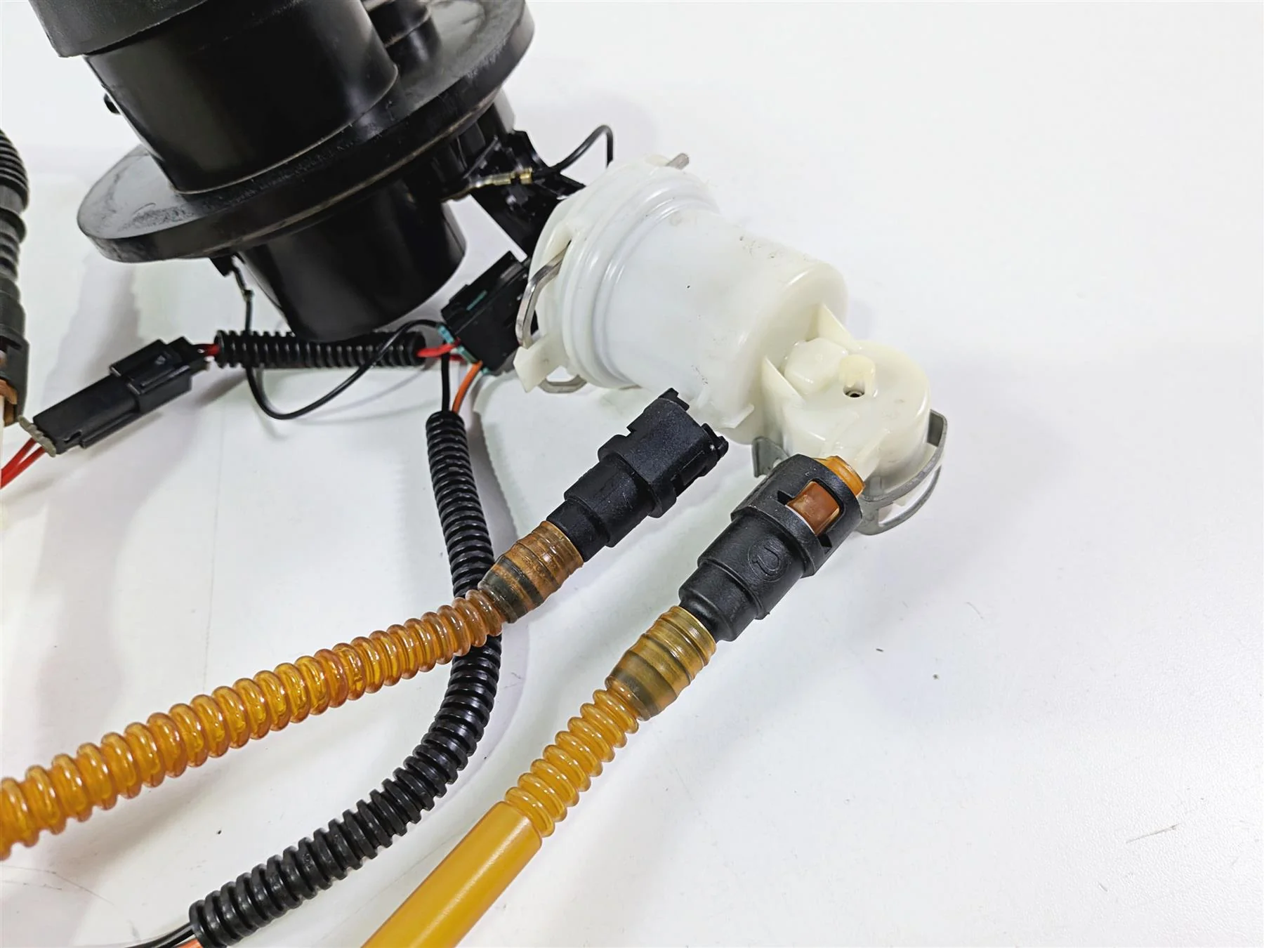 2011 Harley Touring FLHTCU CVO Electra Glide Fuel Gas Petrol Pump 75069-08C - Image 7