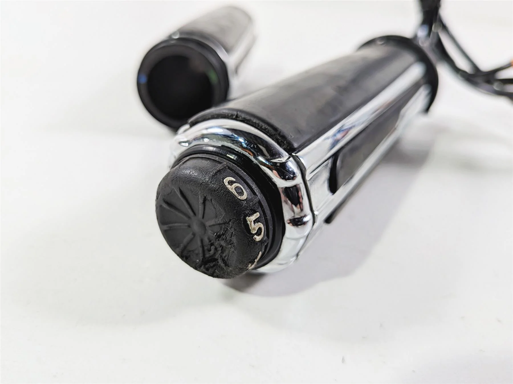 2011 Harley Touring FLHTCU CVO Electra Glide Heated Hand Grip Set -Read 55911-09 - Image 9