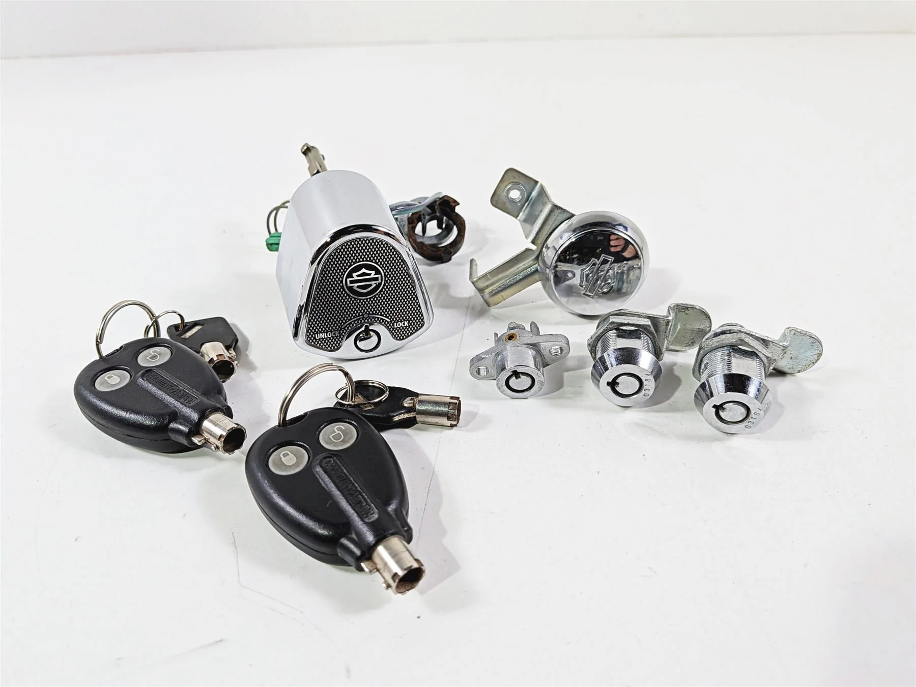 2011 Harley Touring FLHTCU CVO Electra Glide Ignition Knob & Key Read 76611-10 - Image 15