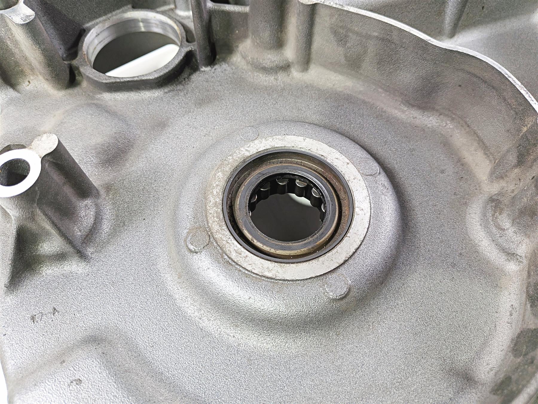 2011 Harley Touring FLHTCU CVO Electra Glide Inner Primary Drive Clutch Cover 60677-07 - Image 12
