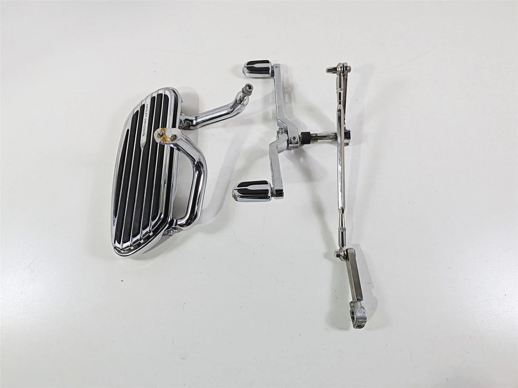 2011 Harley Touring FLHTCU CVO Electra Glide Left Floorboard & Shifter 51498-09A