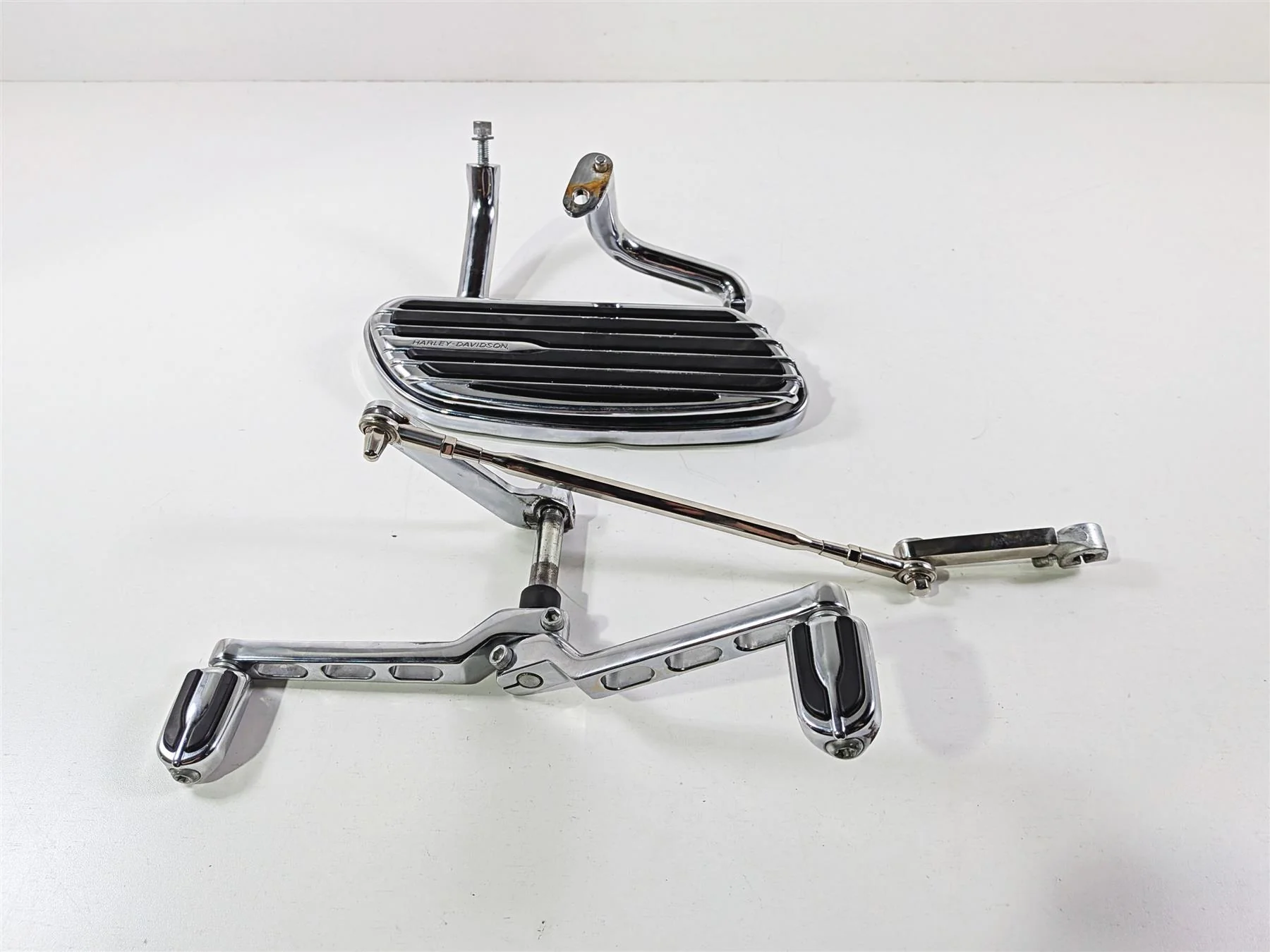 2011 Harley Touring FLHTCU CVO Electra Glide Left Floorboard & Shifter 51498-09A - Image 11
