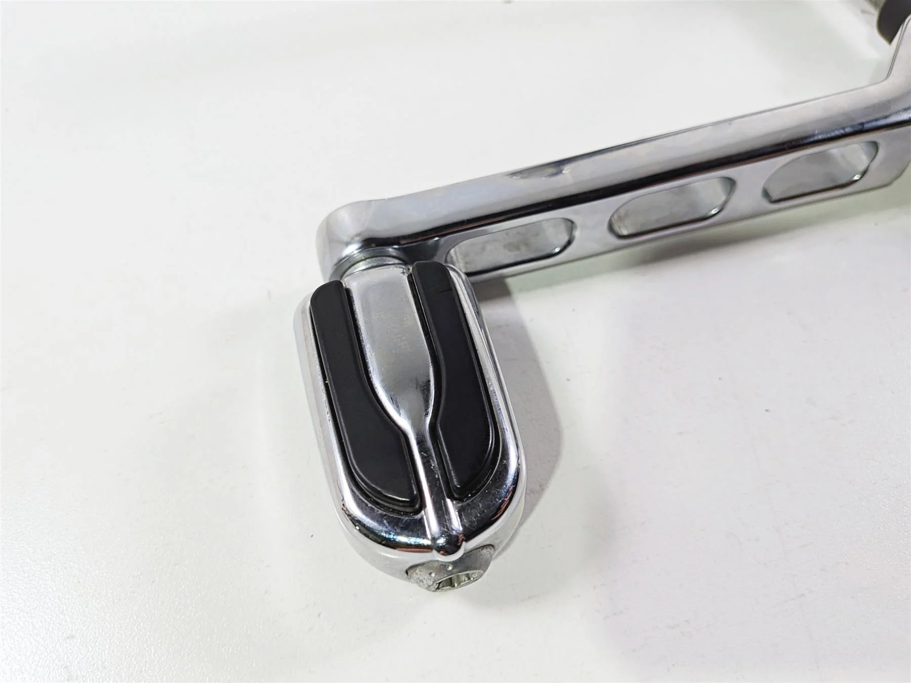 2011 Harley Touring FLHTCU CVO Electra Glide Left Floorboard & Shifter 51498-09A - Image 12