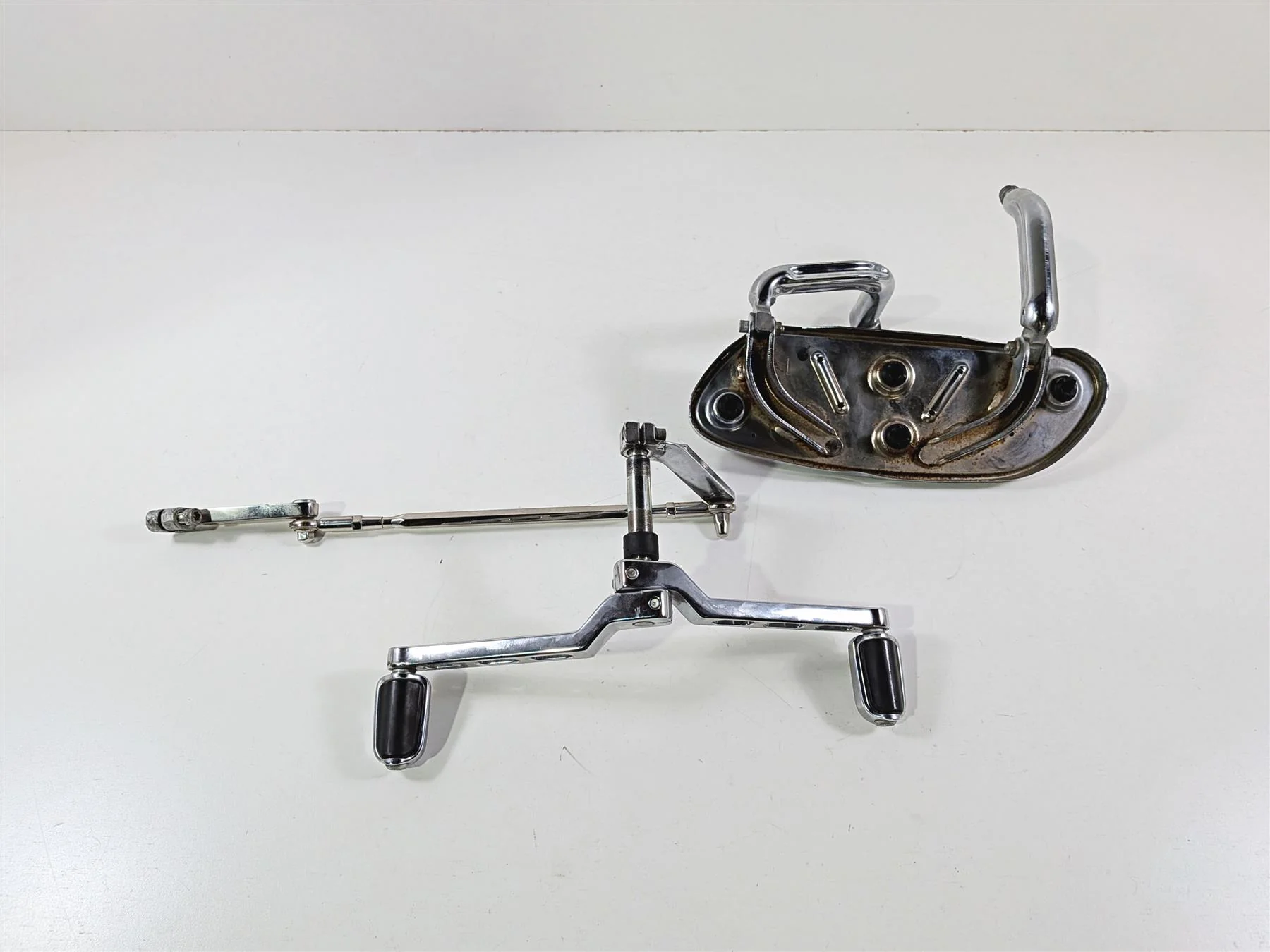 2011 Harley Touring FLHTCU CVO Electra Glide Left Floorboard & Shifter 51498-09A - Image 6