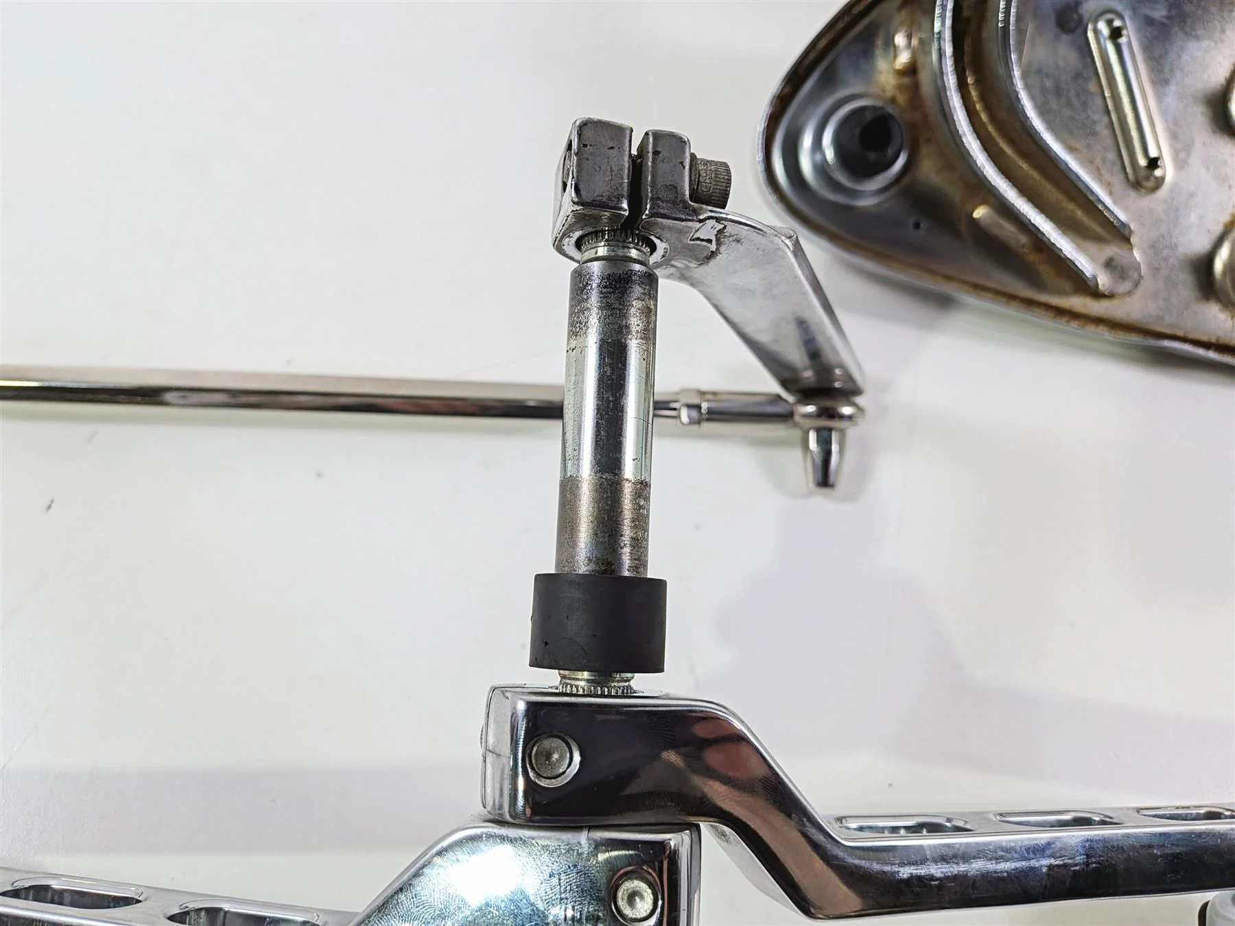 2011 Harley Touring FLHTCU CVO Electra Glide Left Floorboard & Shifter 51498-09A - Image 8