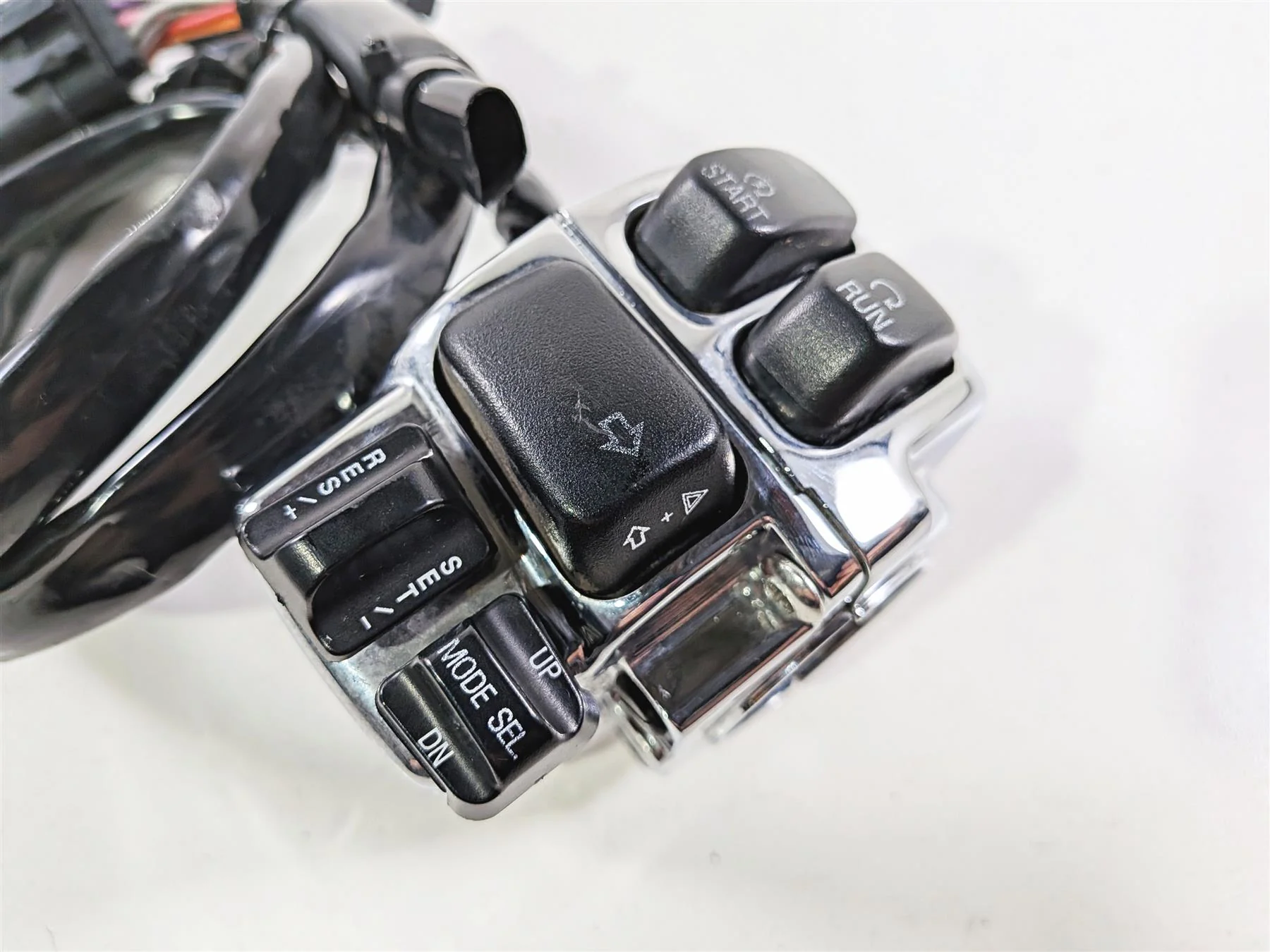 2011 Harley Touring FLHTCU CVO Electra Glide Left Right Control Switch 71682-06A - Image 9