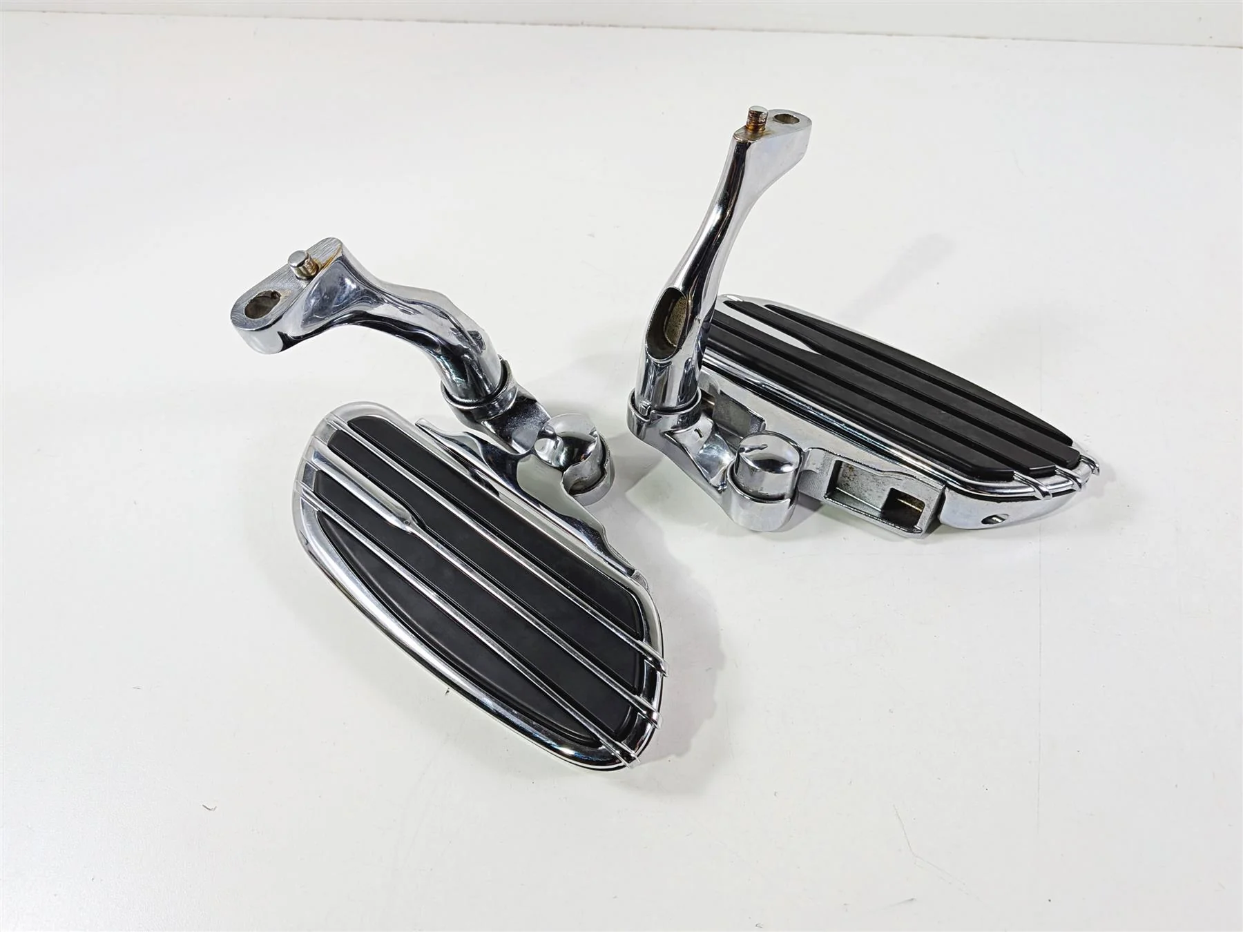 2011 Harley Touring FLHTCU CVO Electra Glide Passenger Floor Boards 50701-04 - Image 14