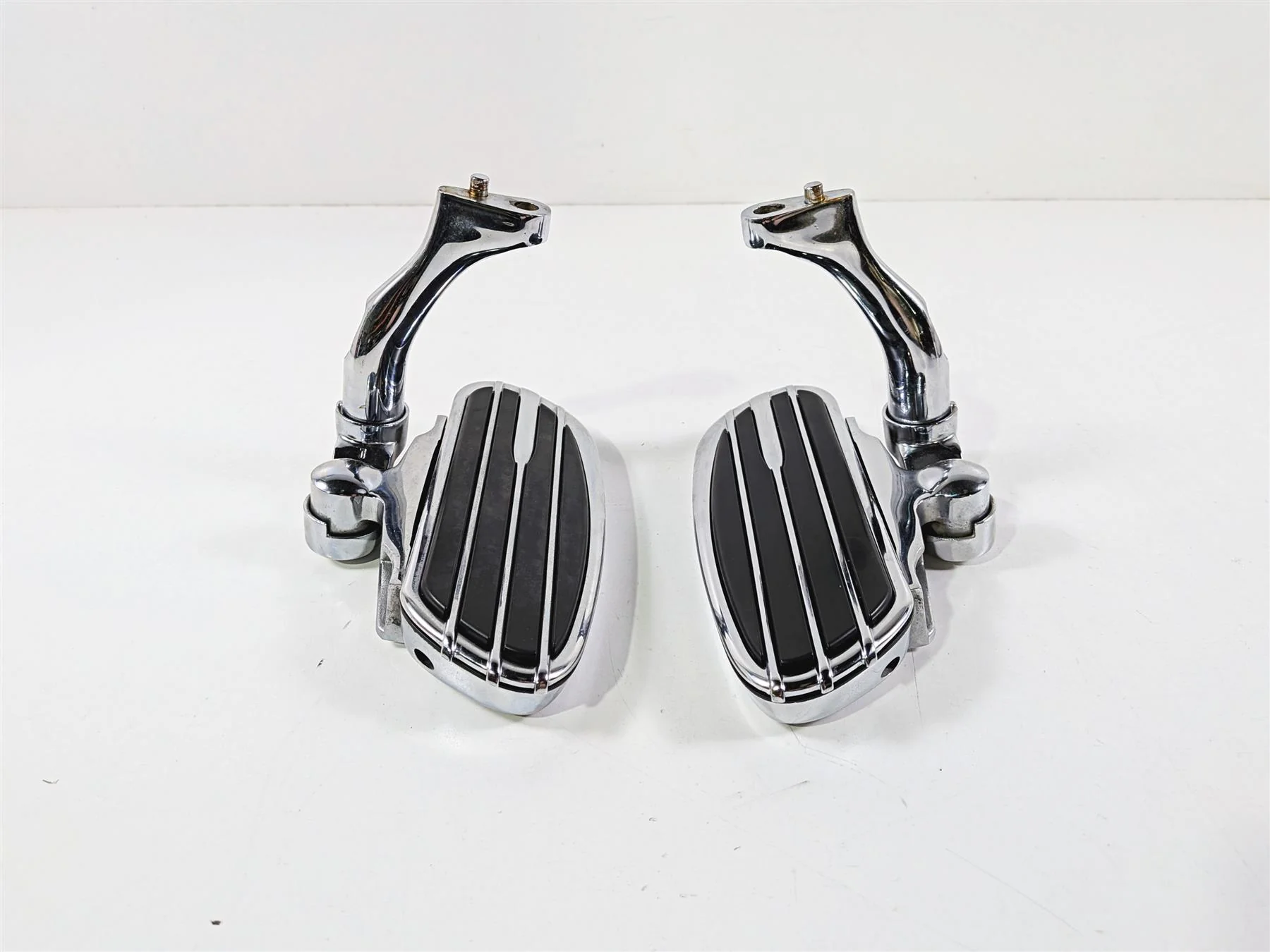 2011 Harley Touring FLHTCU CVO Electra Glide Passenger Floor Boards 50701-04 - Image 2