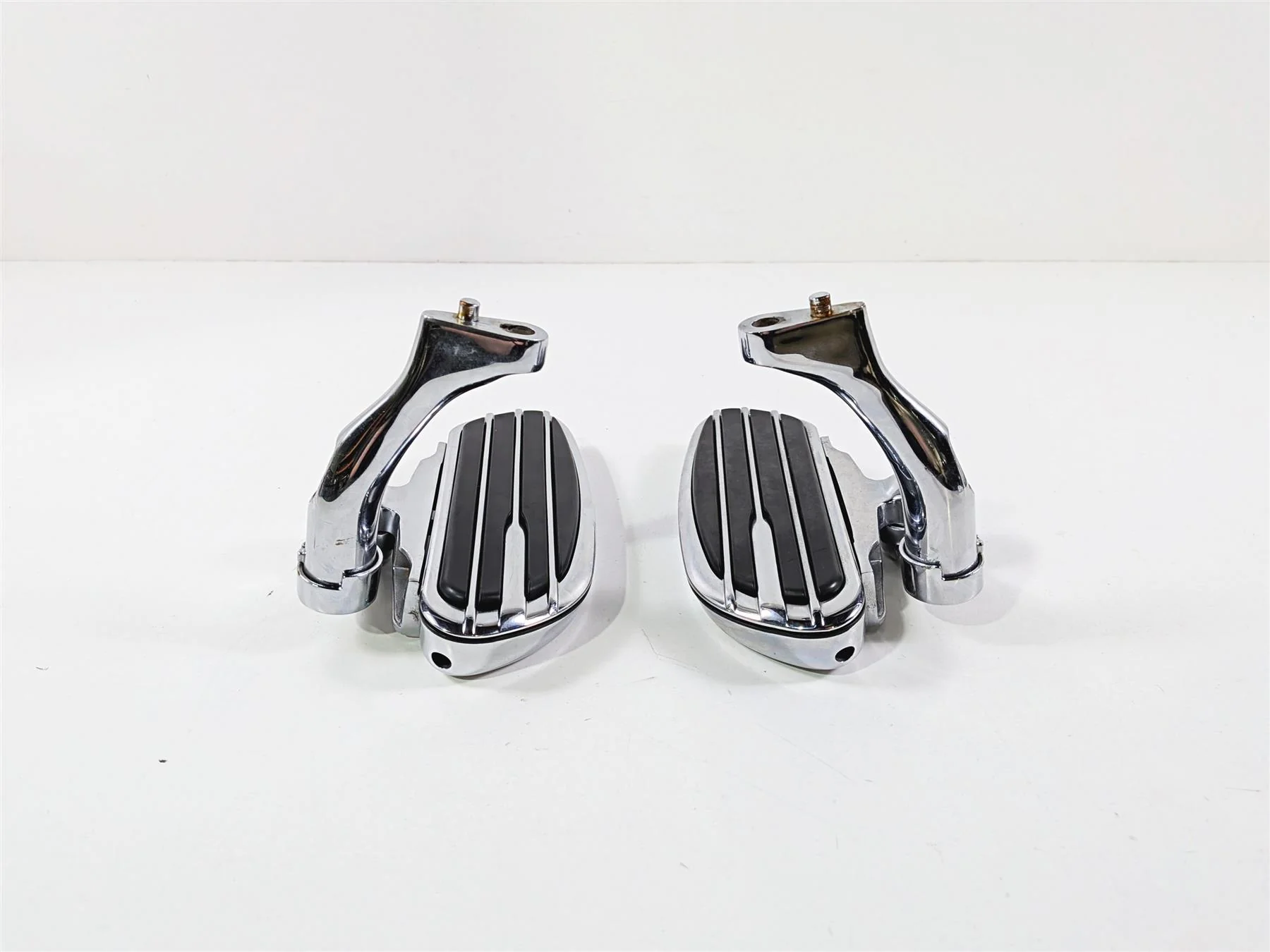 2011 Harley Touring FLHTCU CVO Electra Glide Passenger Floor Boards 50701-04 - Image 4