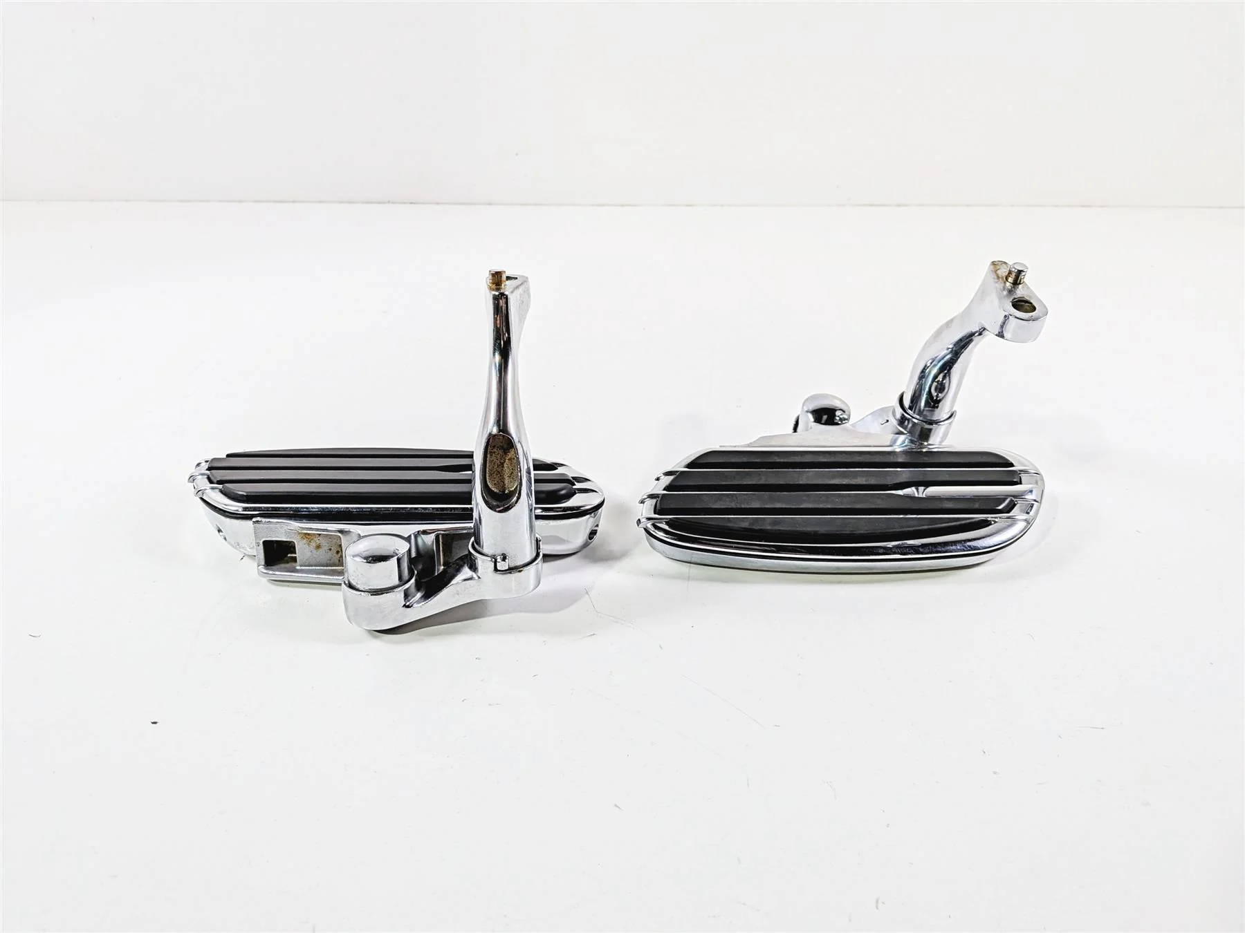 2011 Harley Touring FLHTCU CVO Electra Glide Passenger Floor Boards 50701-04 - Image 5