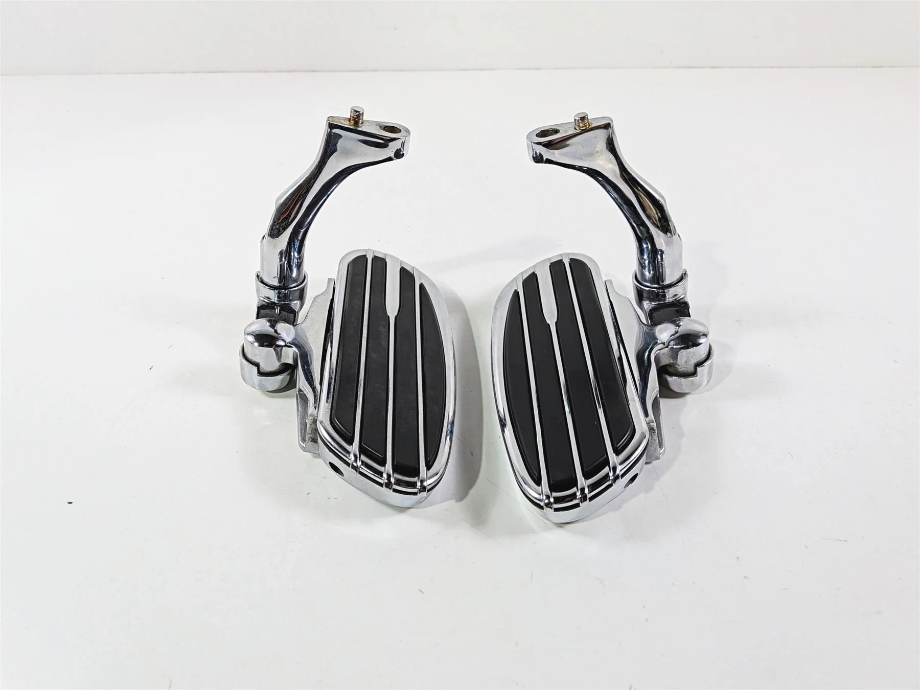 2011 Harley Touring FLHTCU CVO Electra Glide Passenger Floor Boards 50701-04 - Image 6