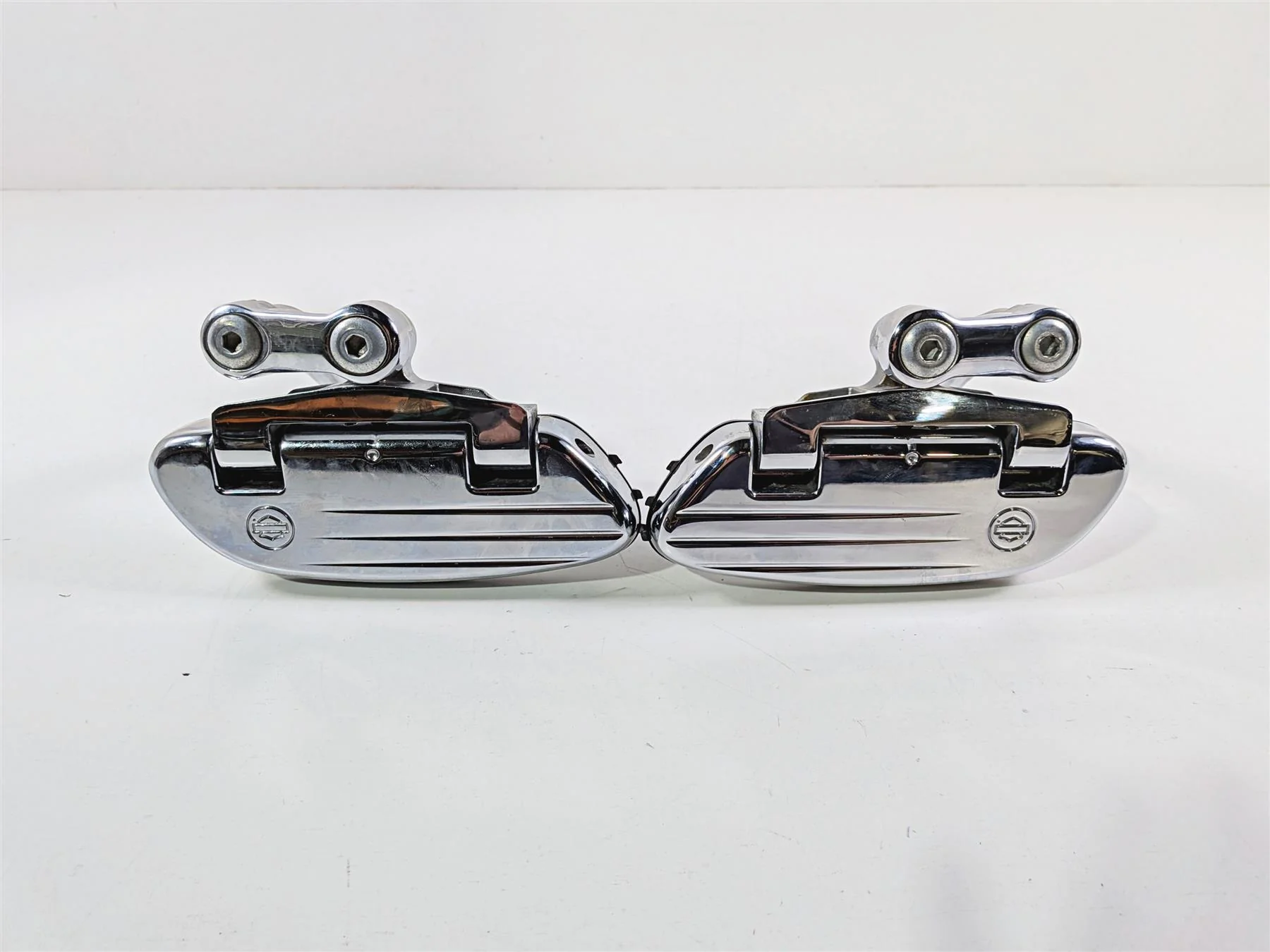2011 Harley Touring FLHTCU CVO Electra Glide Passenger Floor Boards 50701-04 - Image 8