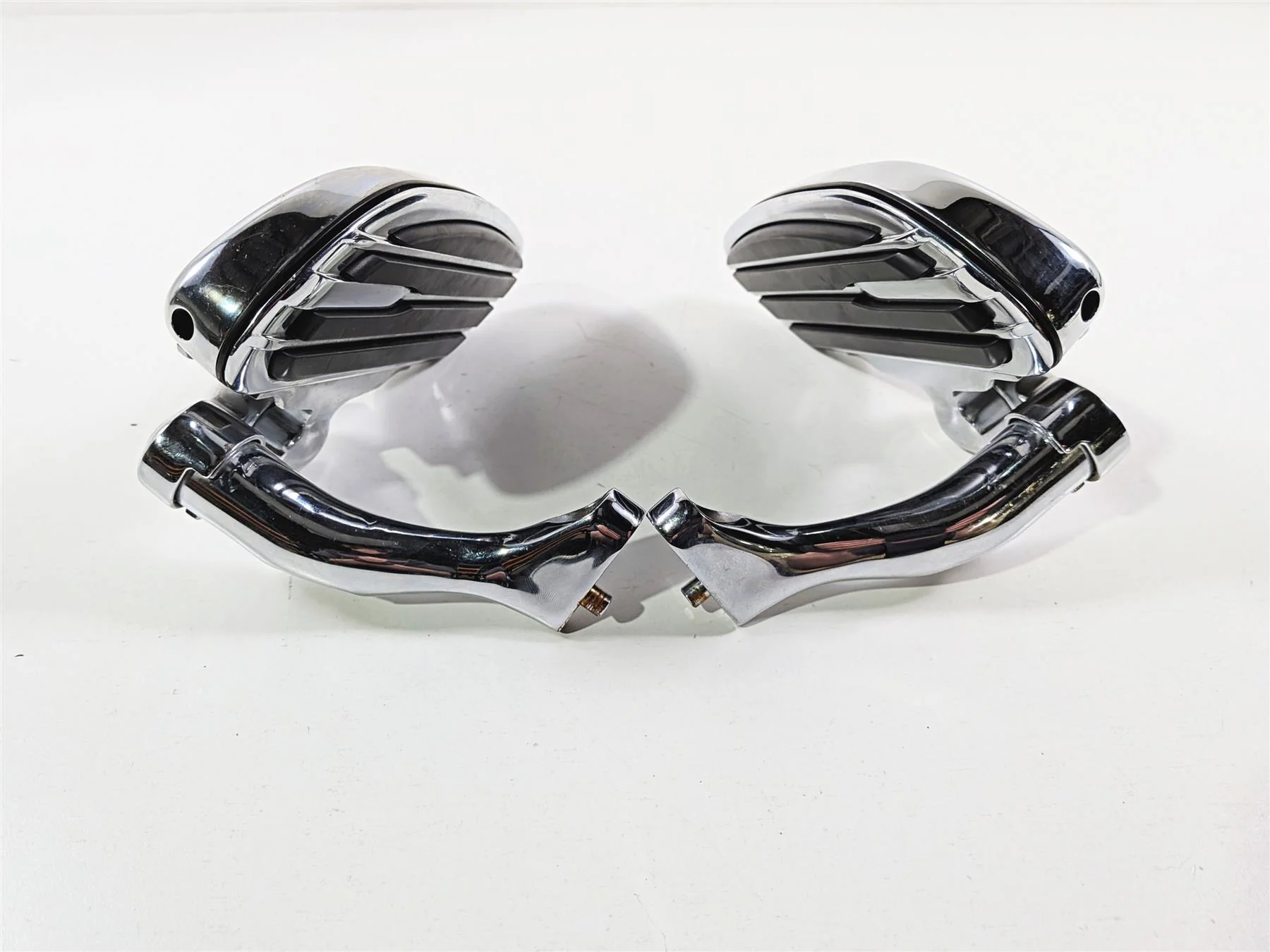 2011 Harley Touring FLHTCU CVO Electra Glide Passenger Floor Boards 50701-04 - Image 9