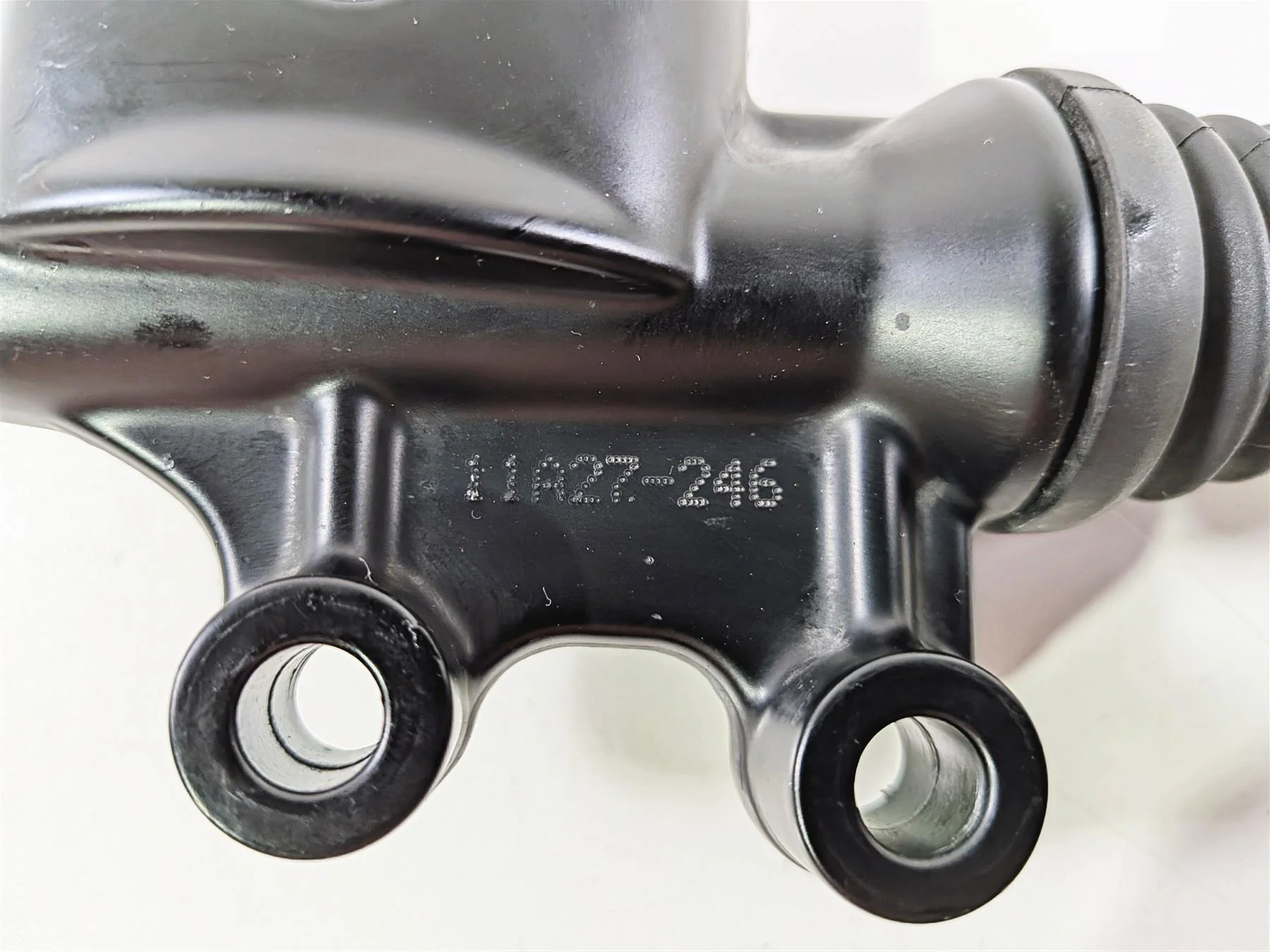2011 Harley Touring FLHTCU CVO Electra Glide Rear Brake Master Cylinder 46459-08 - Image 7