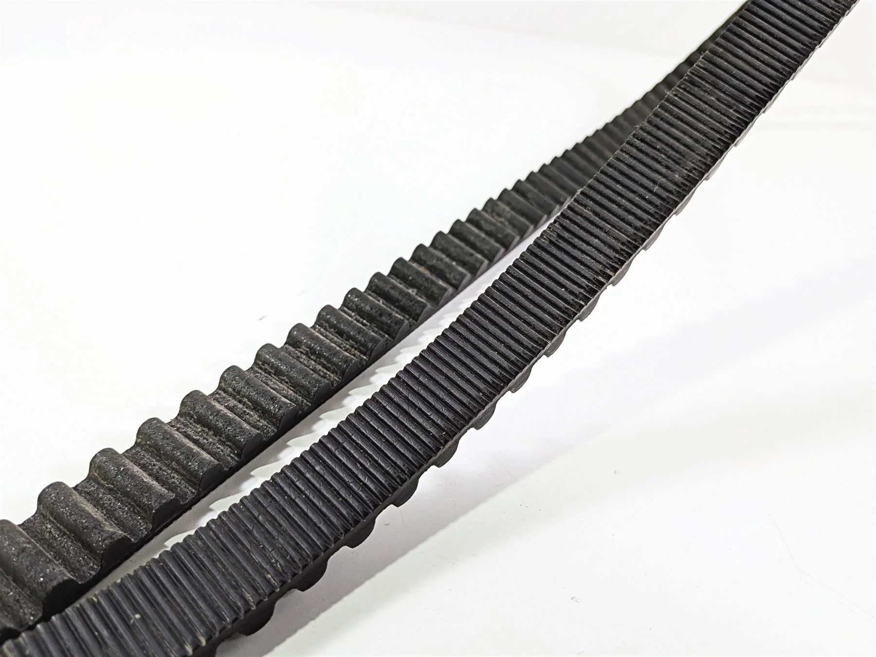 2011 Harley Touring FLHTCU CVO Electra Glide Rear Drive Belt  140T  1" 40024-09A - Image 4