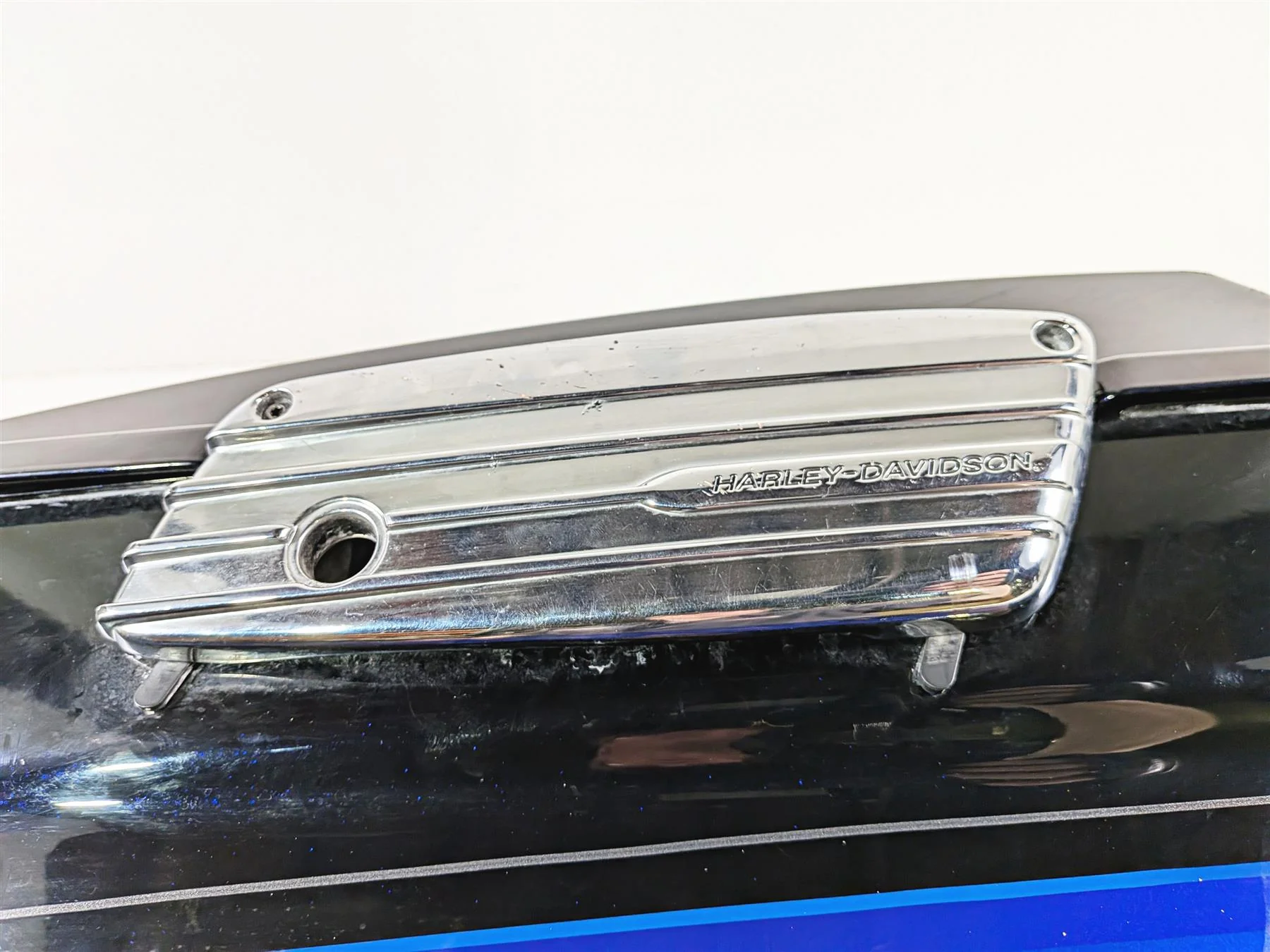 2011 Harley Touring FLHTCU CVO Electra Glide Right Saddlebag 91171-07 - Image 10