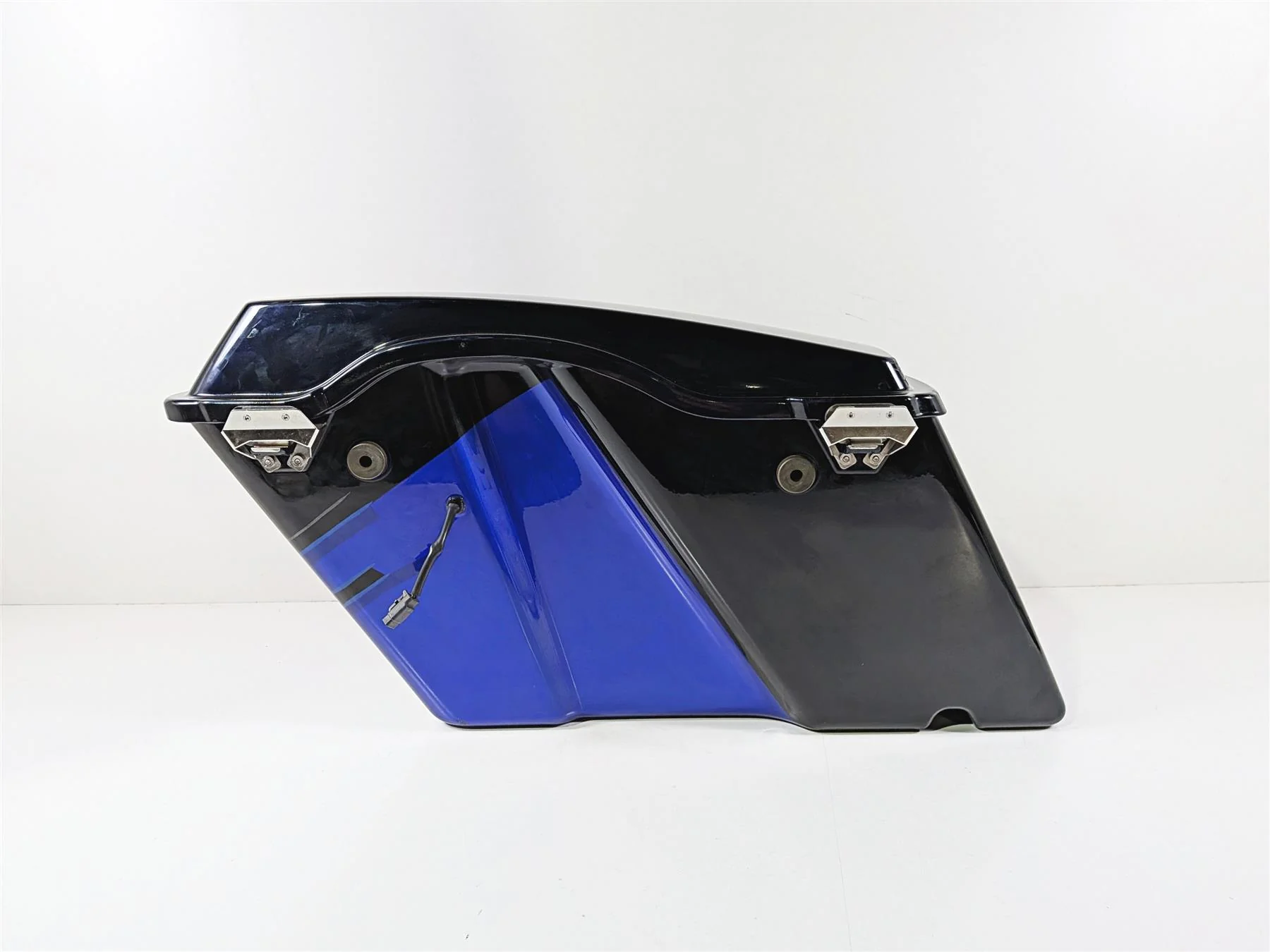 2011 Harley Touring FLHTCU CVO Electra Glide Right Saddlebag 91171-07 - Image 3