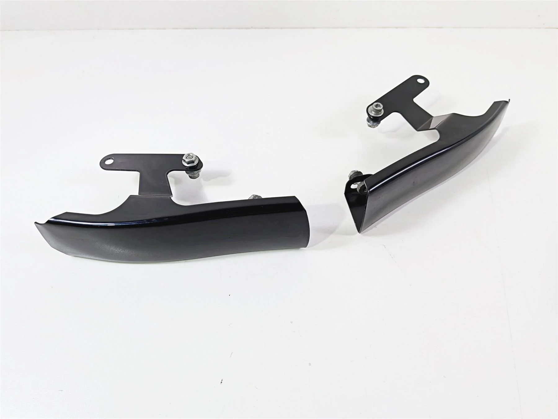 2011 Harley Touring FLHTCU CVO Electra Glide Saddlebag Fender Trim 90200379DFP - Image 12