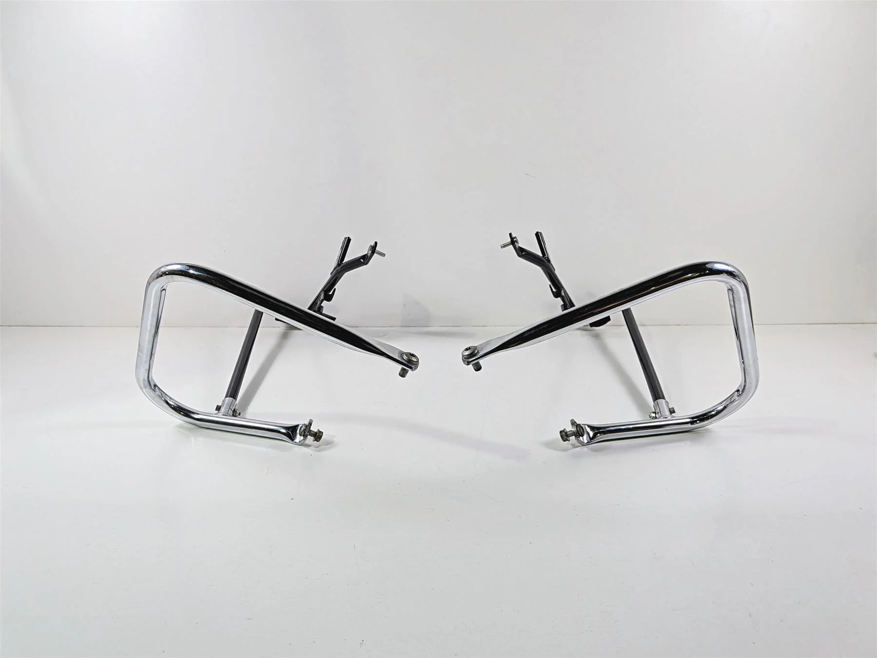 2011 Harley Touring FLHTCU CVO Electra Glide Saddlebag Guard Rail Set 49176-09 - Image 4