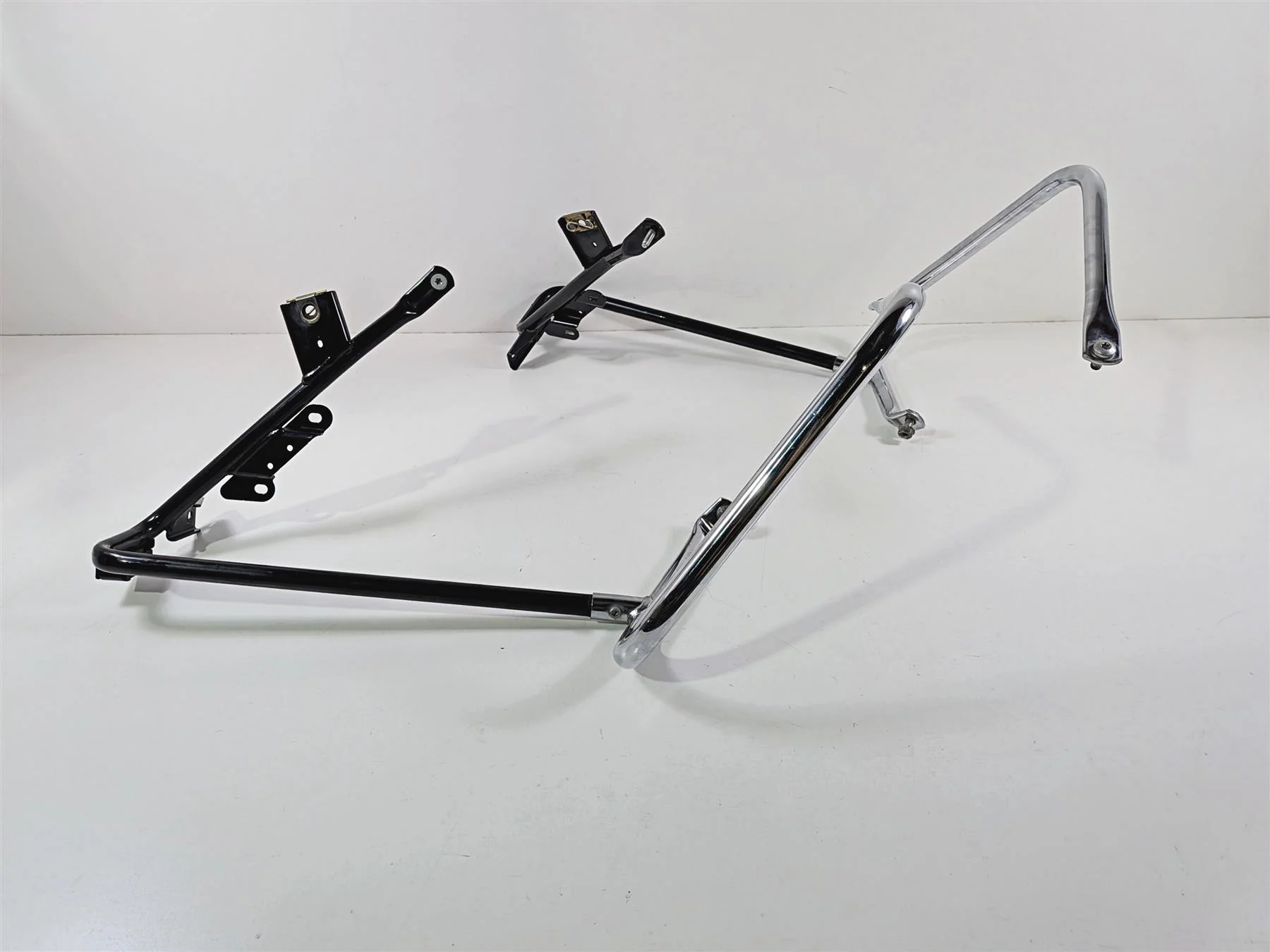 2011 Harley Touring FLHTCU CVO Electra Glide Saddlebag Guard Rail Set 49176-09 - Image 5