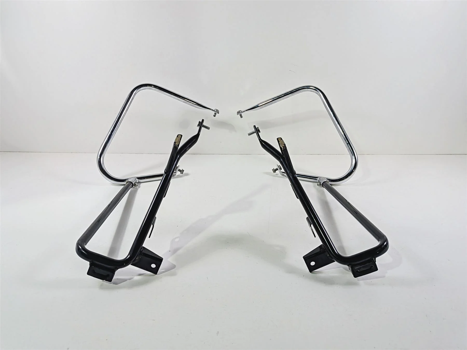 2011 Harley Touring FLHTCU CVO Electra Glide Saddlebag Guard Rail Set 49176-09 - Image 6