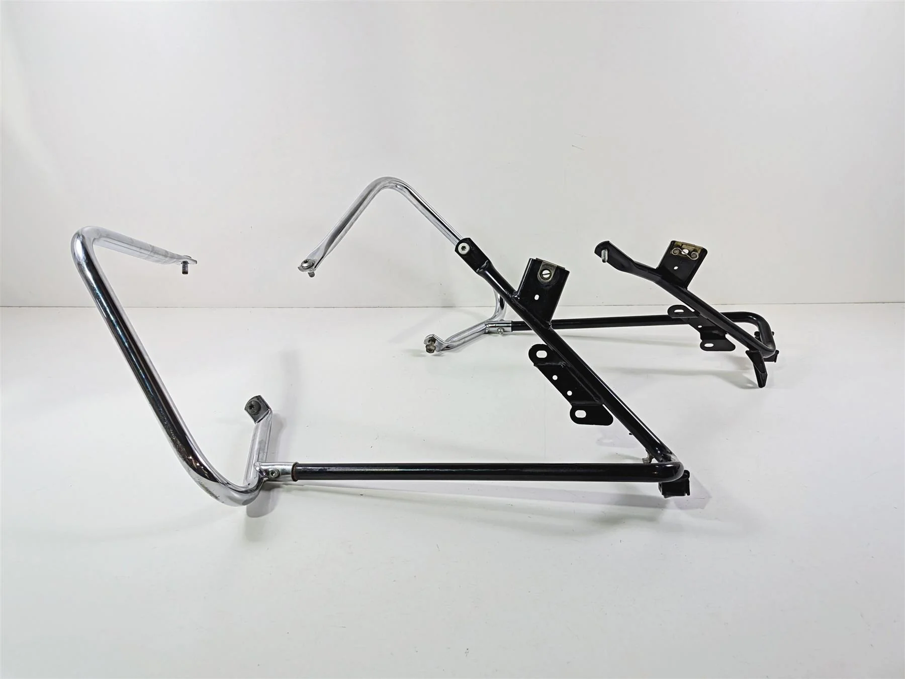 2011 Harley Touring FLHTCU CVO Electra Glide Saddlebag Guard Rail Set 49176-09 - Image 7