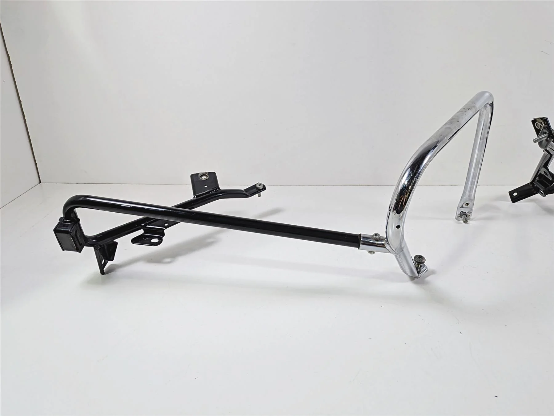 2011 Harley Touring FLHTCU CVO Electra Glide Saddlebag Guard Rail Set 49176-09 - Image 8