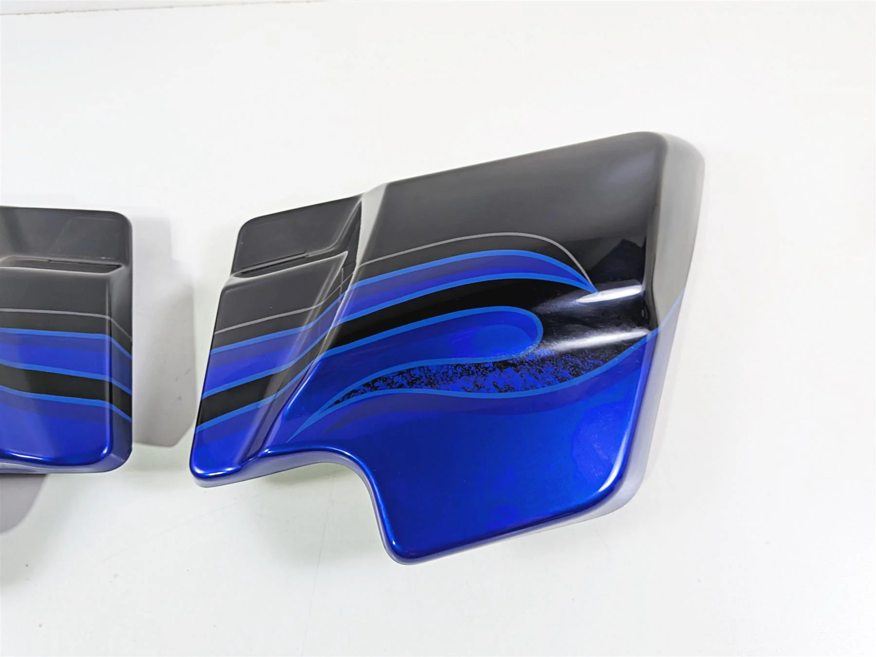 2011 Harley Touring FLHTCU CVO Electra Glide Side Cover Fairing Set 66250-09 - Image 5