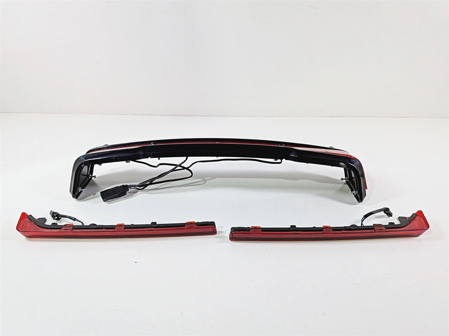 2011 Harley Touring FLHTCU CVO Electra Glide Trunk Tail Lights Set 54136-10 - Image 4