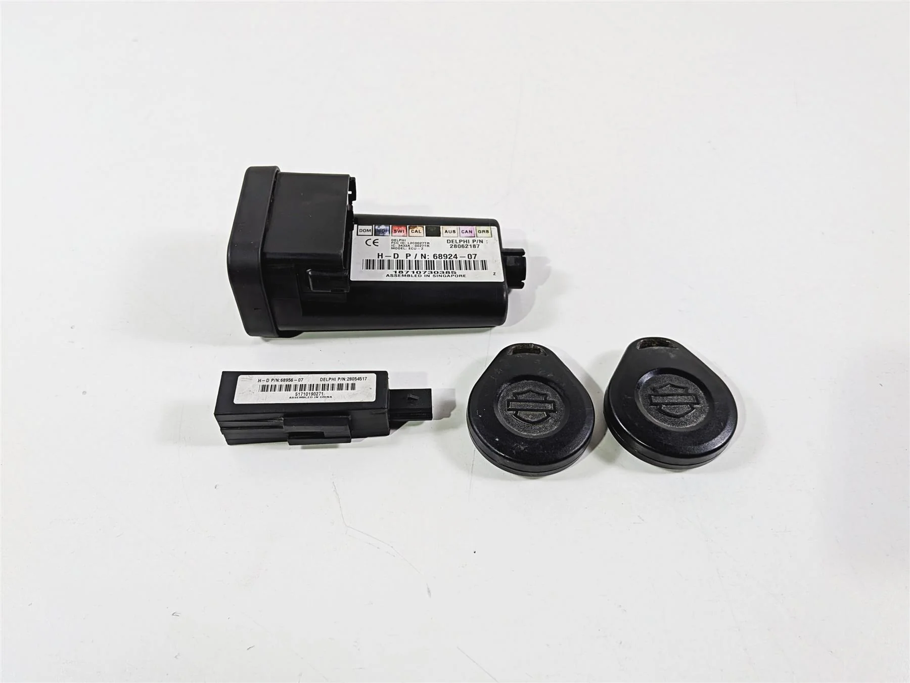 2011 Harley Touring FLHTCU CVO Electra Glide Tssm Module Fob & Antenna 68924-07 - Image 2