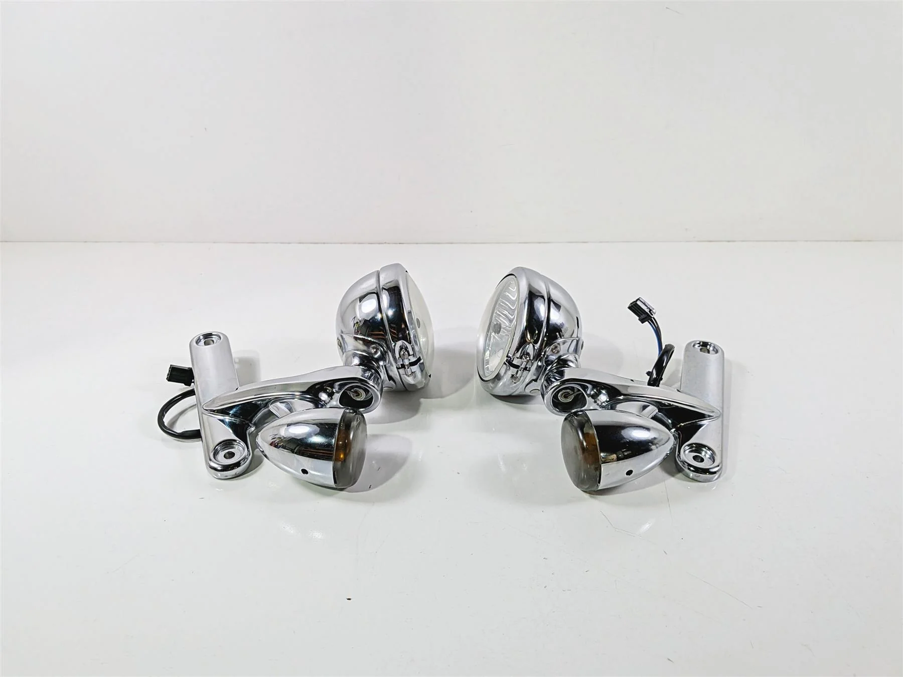 2011 Harley Touring FLHTCU CVO Electra Glide Turn Signal Passing Lights 69548-06 - Image 2