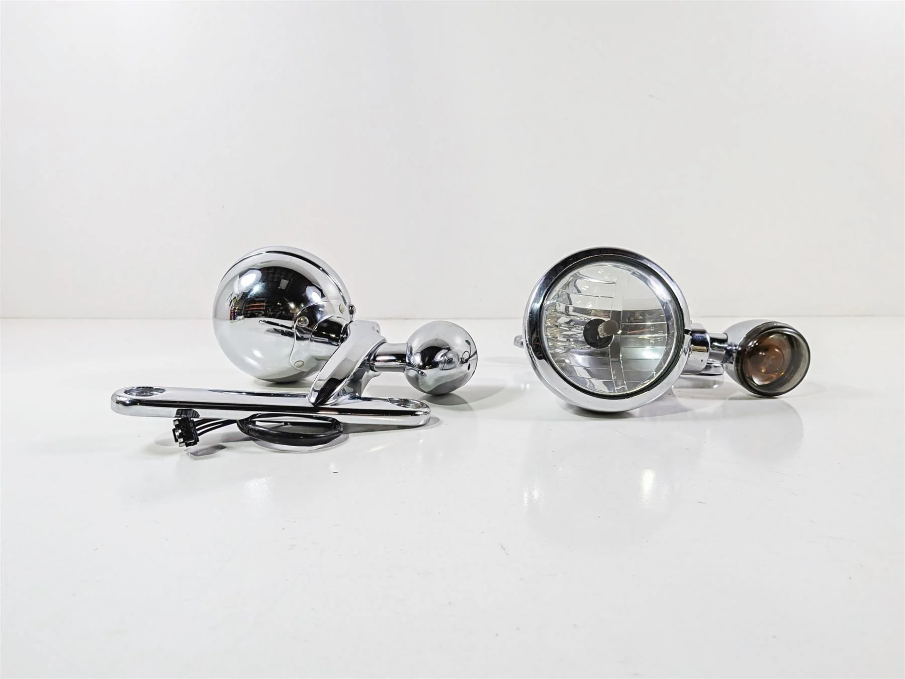 2011 Harley Touring FLHTCU CVO Electra Glide Turn Signal Passing Lights 69548-06 - Image 3