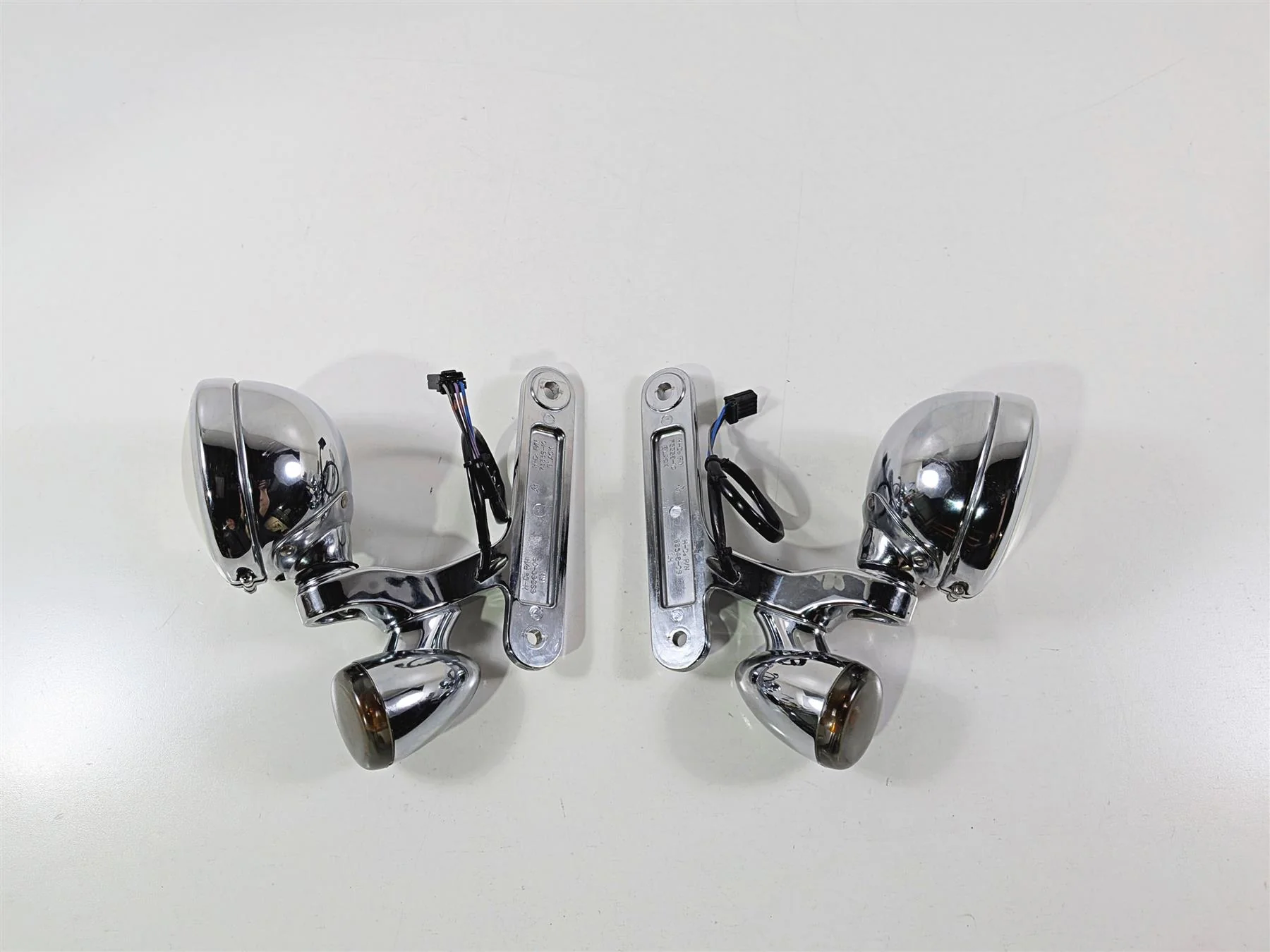 2011 Harley Touring FLHTCU CVO Electra Glide Turn Signal Passing Lights 69548-06 - Image 6