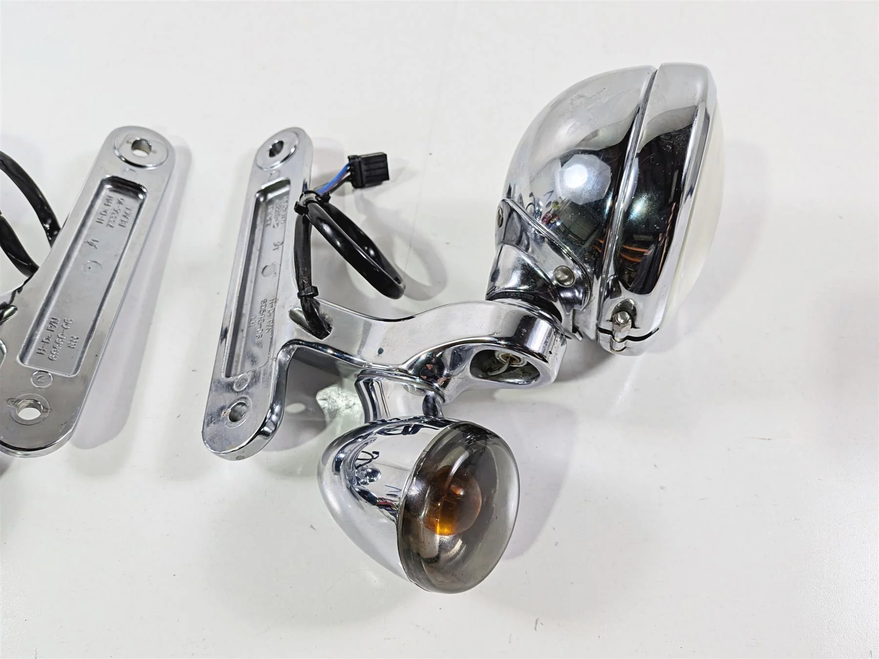 2011 Harley Touring FLHTCU CVO Electra Glide Turn Signal Passing Lights 69548-06 - Image 8