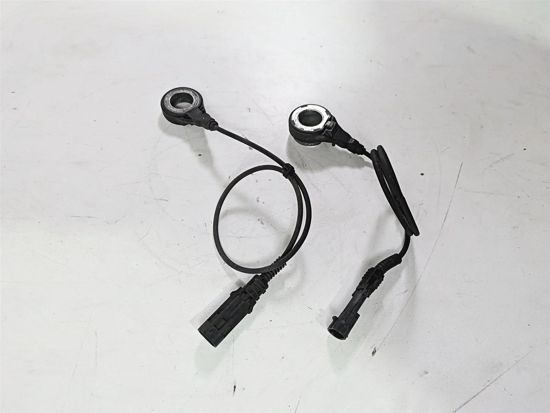 2011 Harley Touring FLHTCUSE CVO E-Glide Abs Brake Wheel Speed Sensors 40614-08 - Image 2