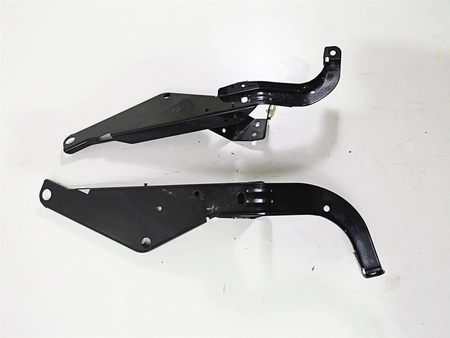 2011 Harley Touring FLHTCUSE CVO E-Glide Front Fairing Mount Holder Set 58938-96 - Image 2