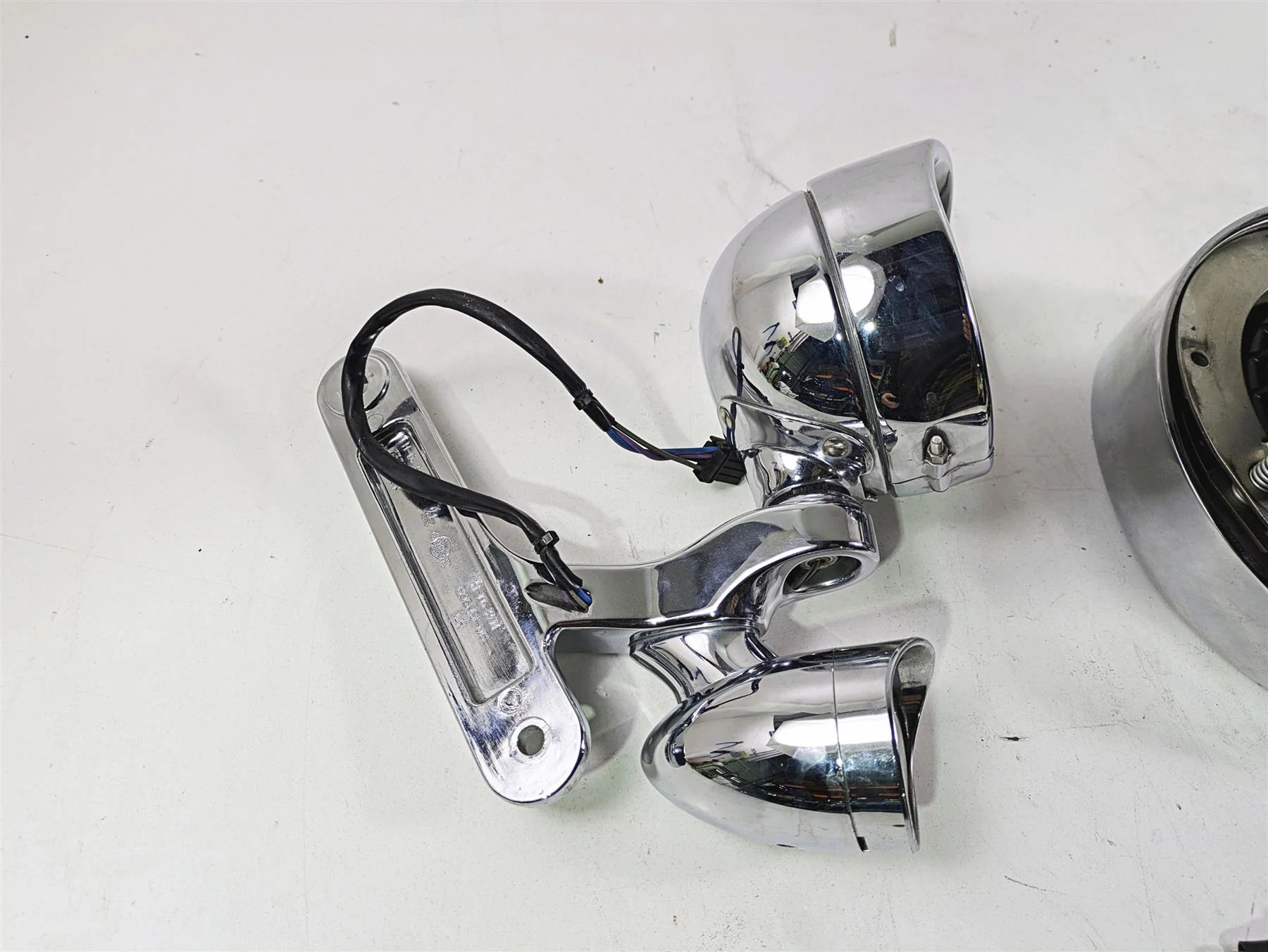 2011 Harley Touring FLHTCUSE CVO E-Glide Front Spot Head Light Blinkers 69560-06 - Image 8