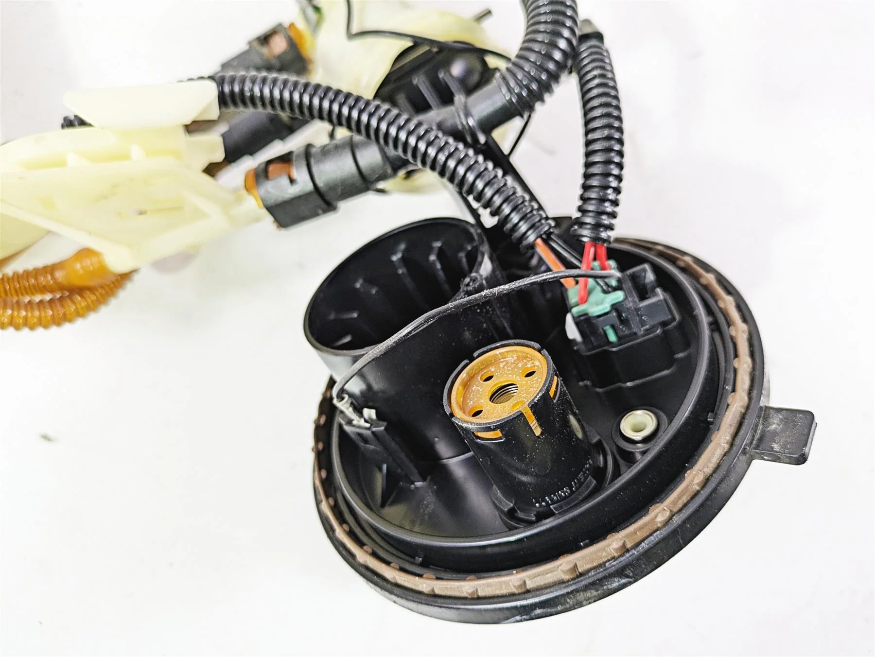 2011 Harley Touring FLHTCUSE CVO E-Glide Fuel Gas Petrol Pump  62908-08 75069-08 - Image 10