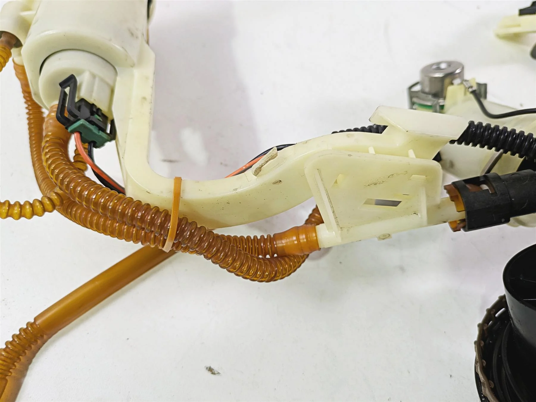 2011 Harley Touring FLHTCUSE CVO E-Glide Fuel Gas Petrol Pump  62908-08 75069-08 - Image 11