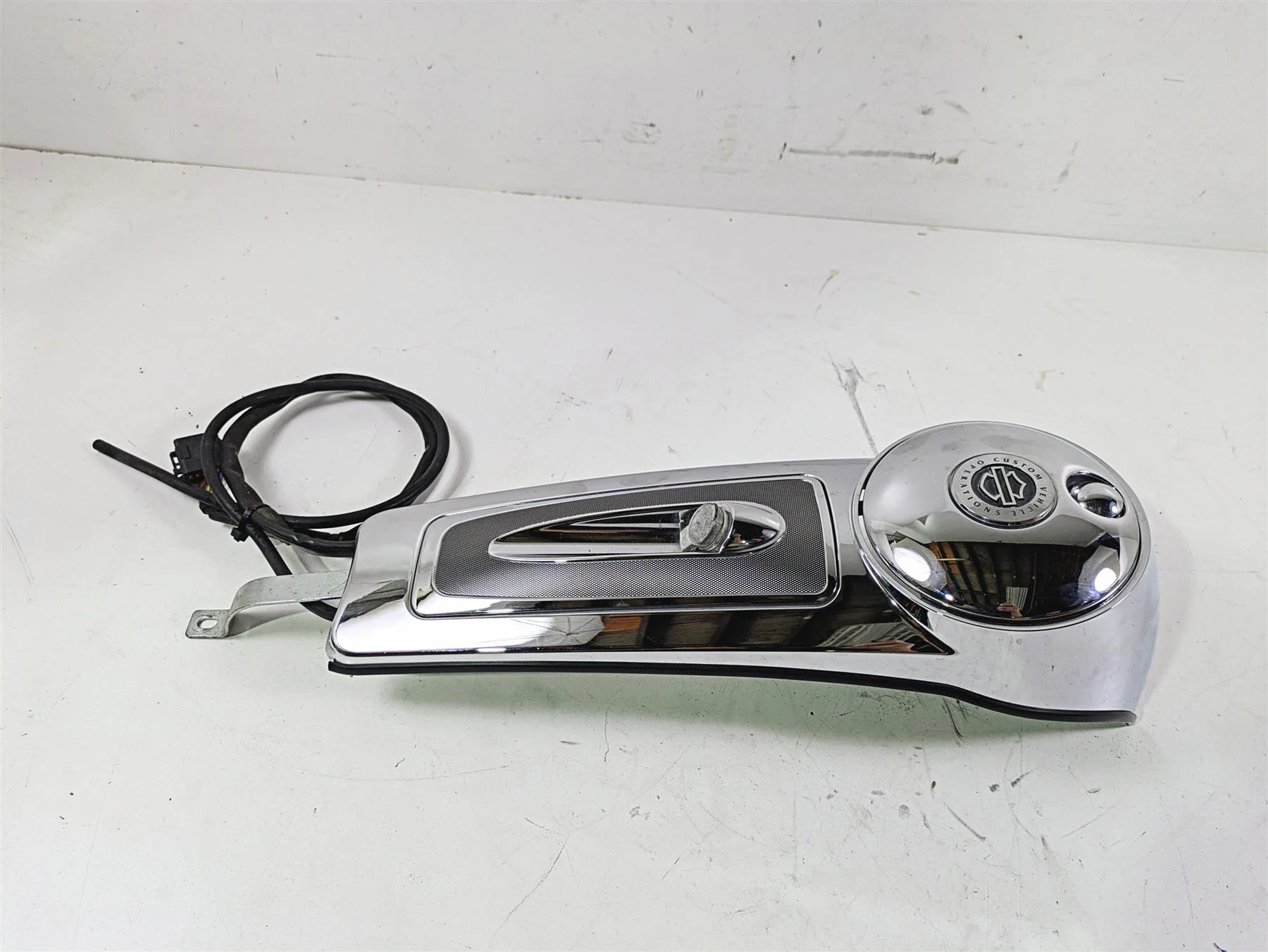 2011 Harley Touring FLHTCUSE CVO E-Glide Gas Tank Dash Cover Console 77153-08 - Image 3