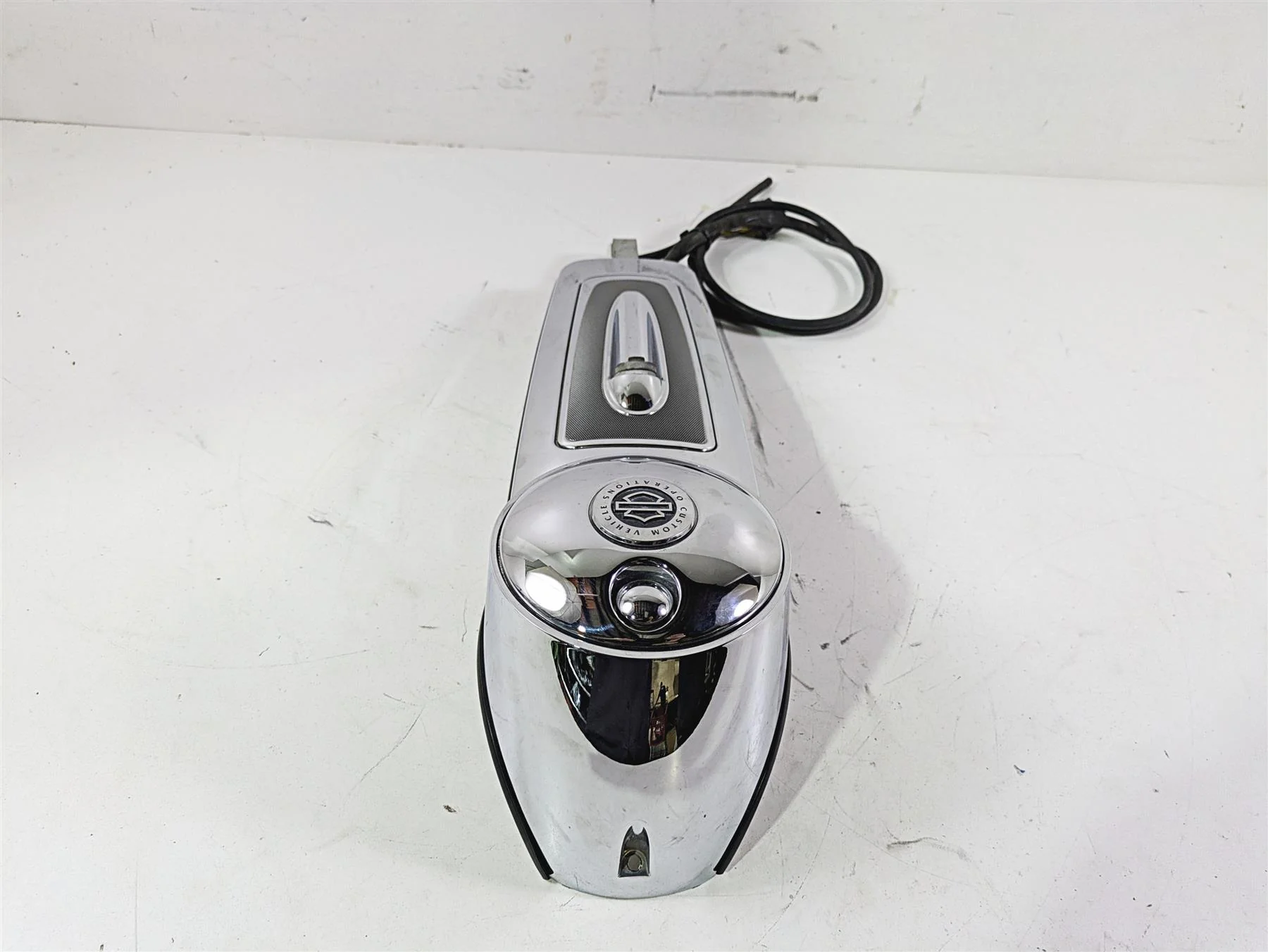 2011 Harley Touring FLHTCUSE CVO E-Glide Gas Tank Dash Cover Console 77153-08 - Image 4